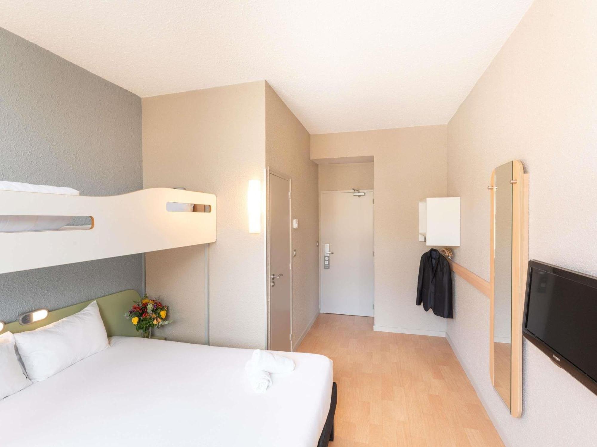 Standard Double Room a Bunk Bed