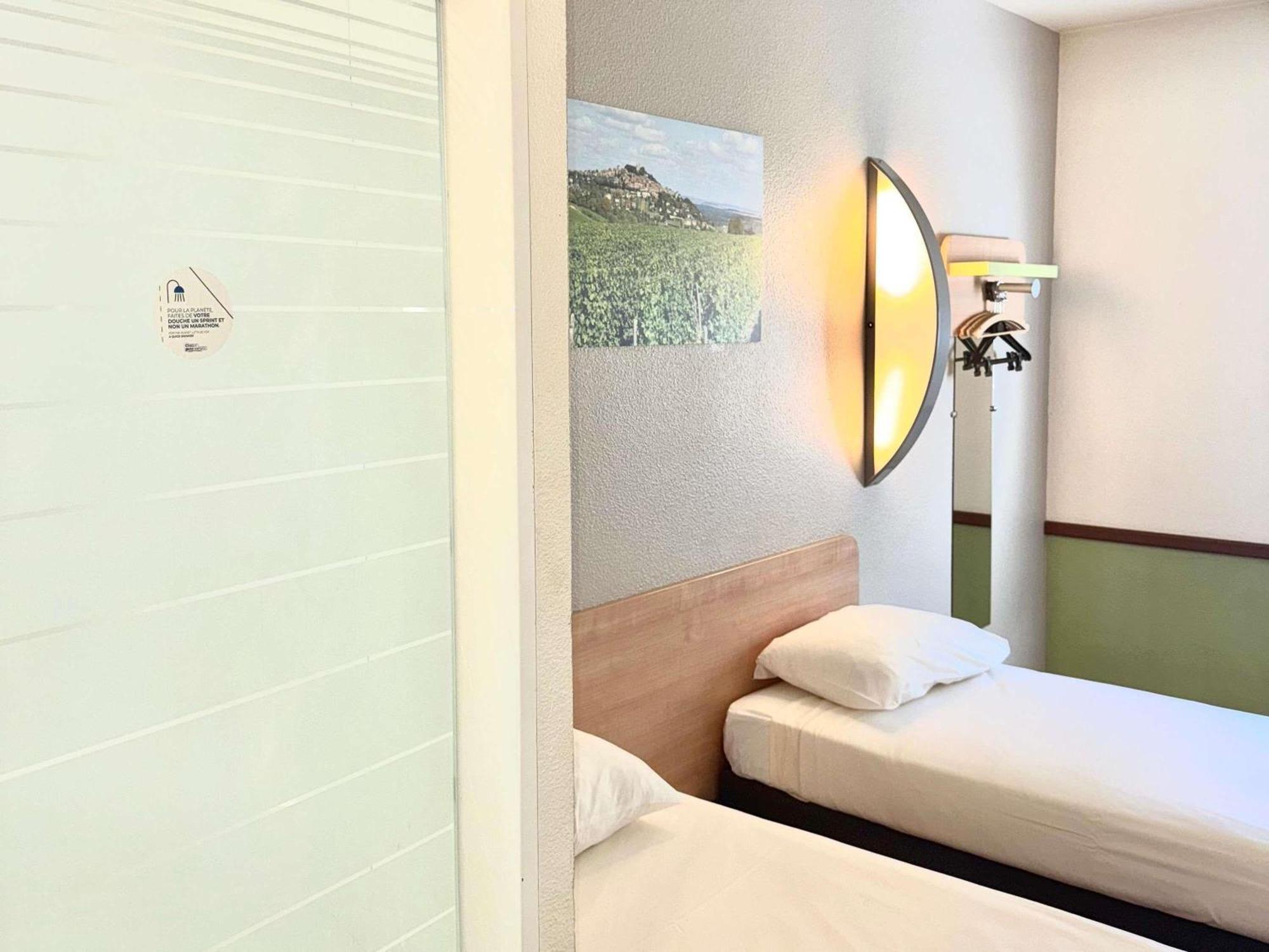 Twin Room,1705003308:JPEG