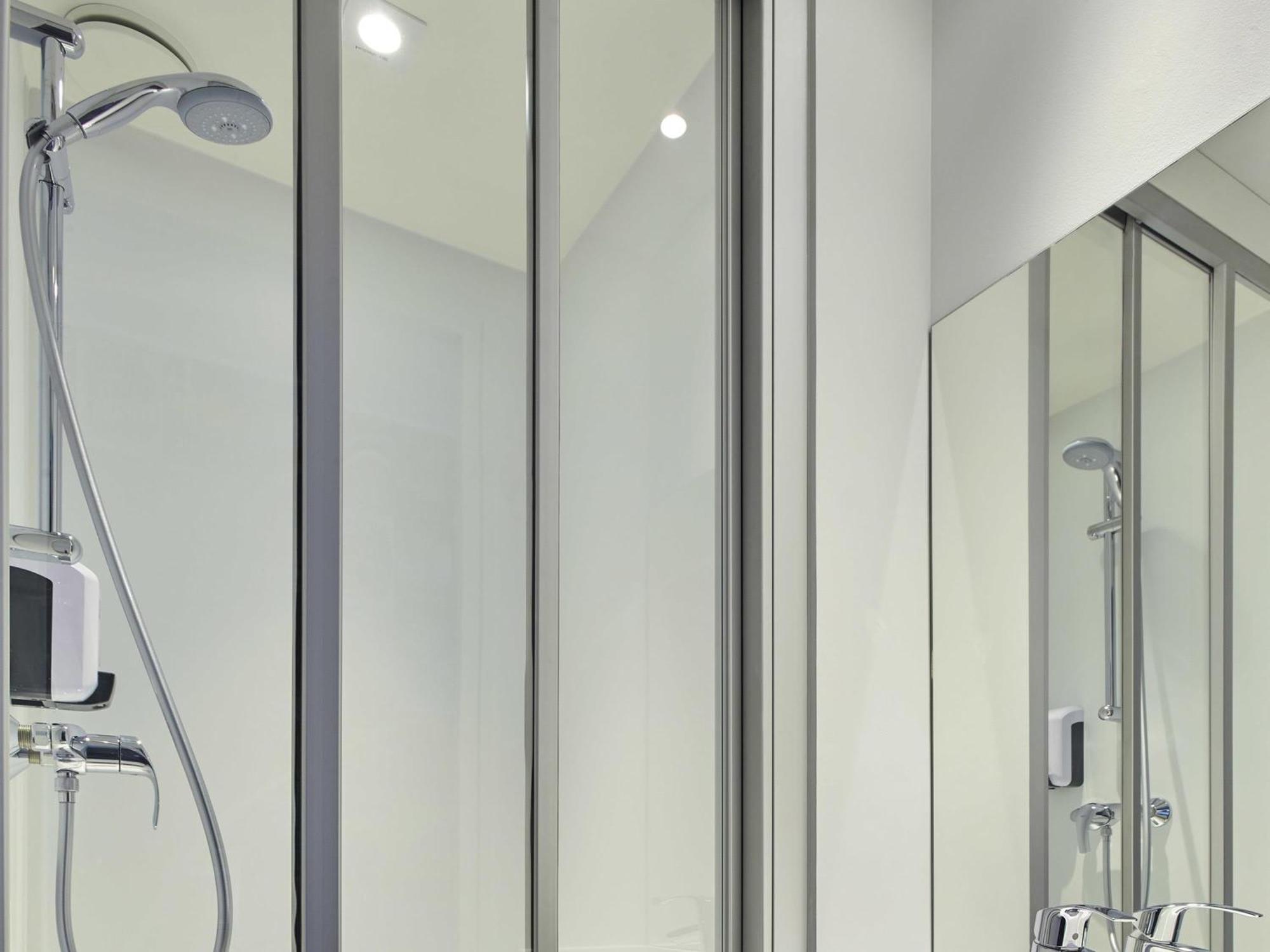 Cabrio Room Private Bathroom