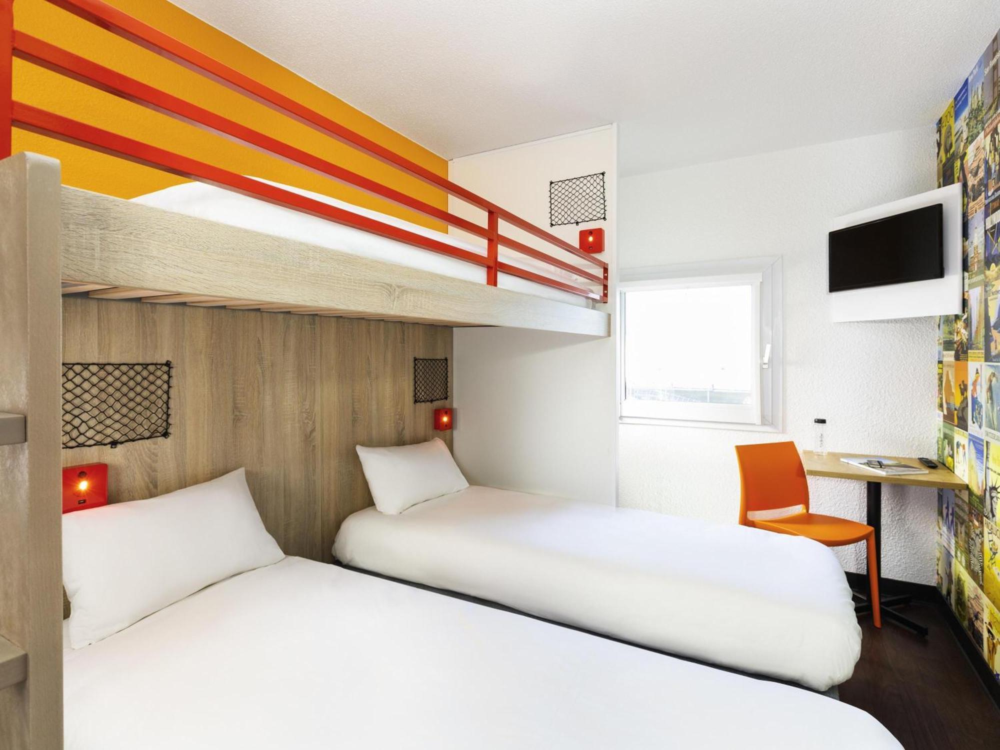 Break Room with Two Single Beds and One Loft Bed,1705018050:JPEG