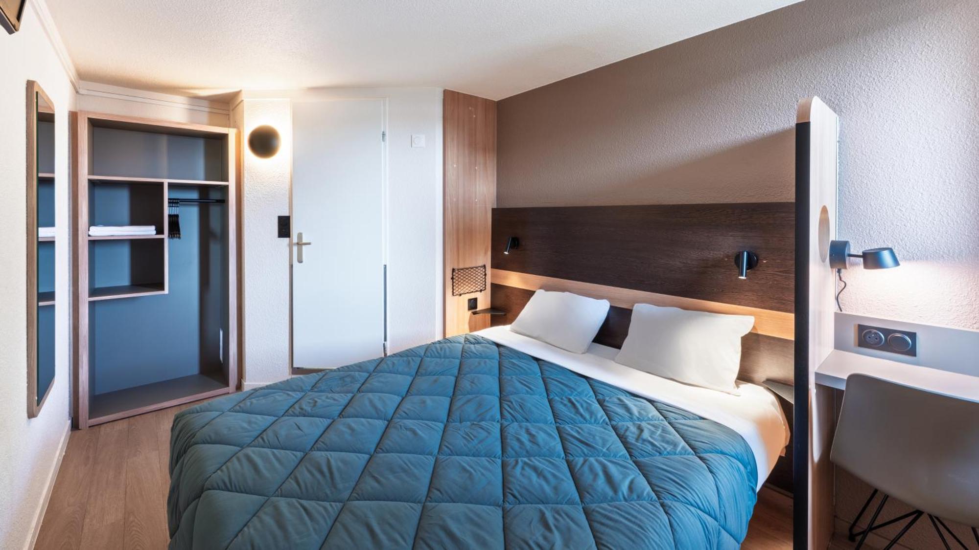 Standard Room 1 Queen Bed