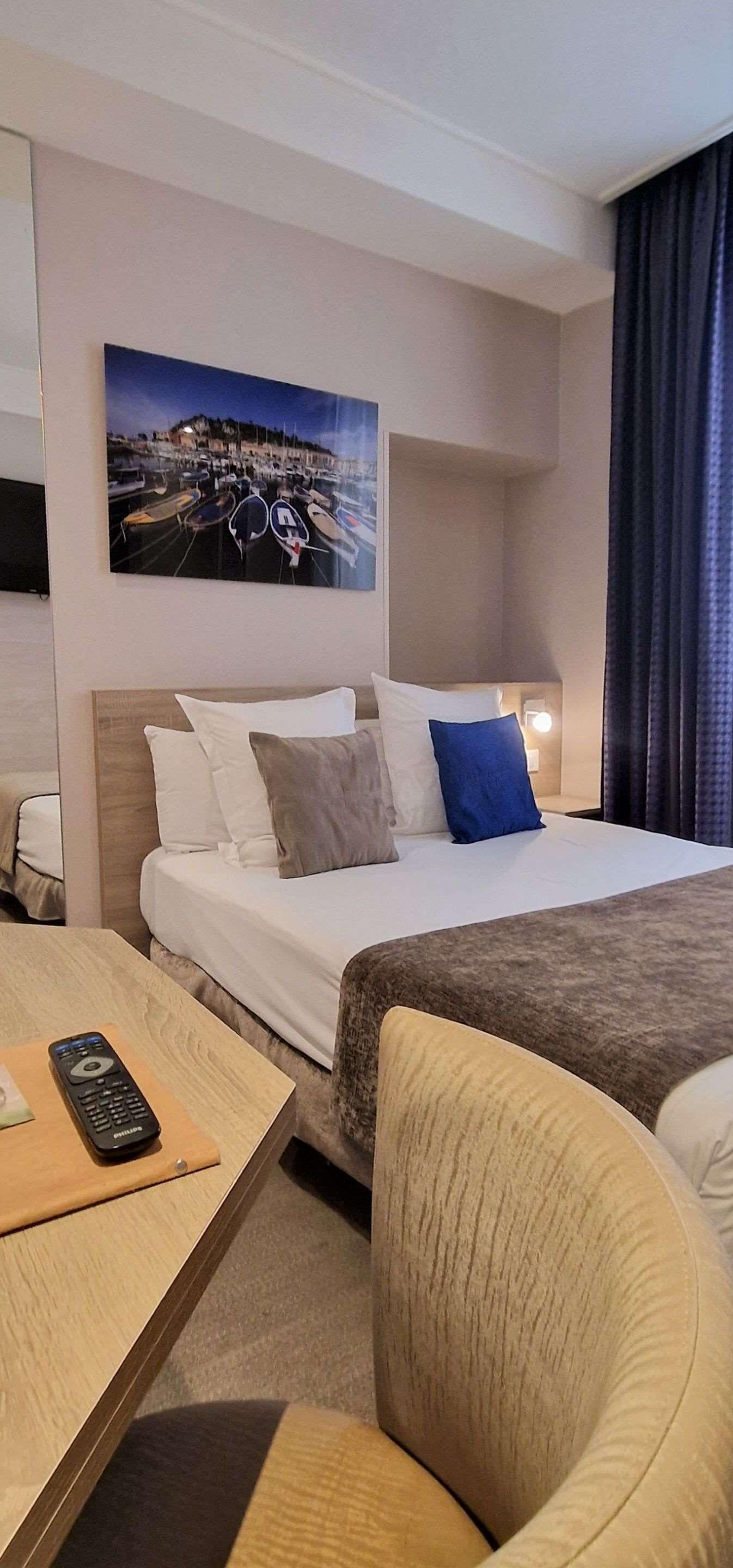 Single Room,742768027:JPEG