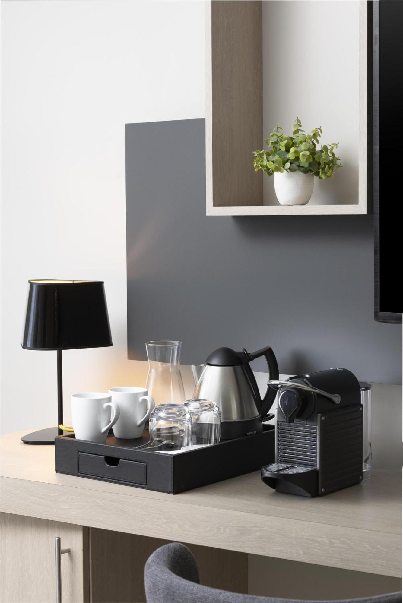 Habitación con cama extragrande.