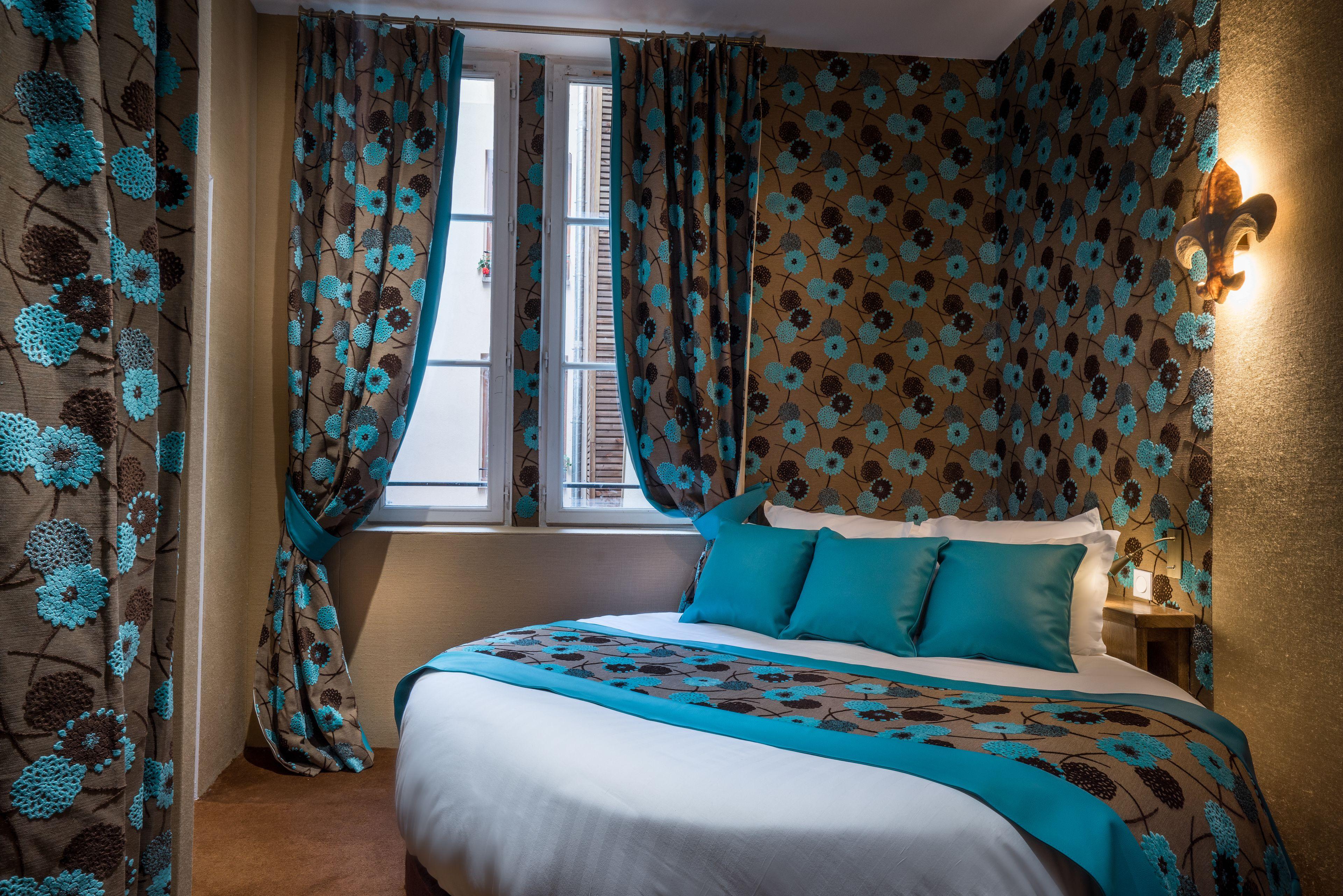 Double Room Round Bed