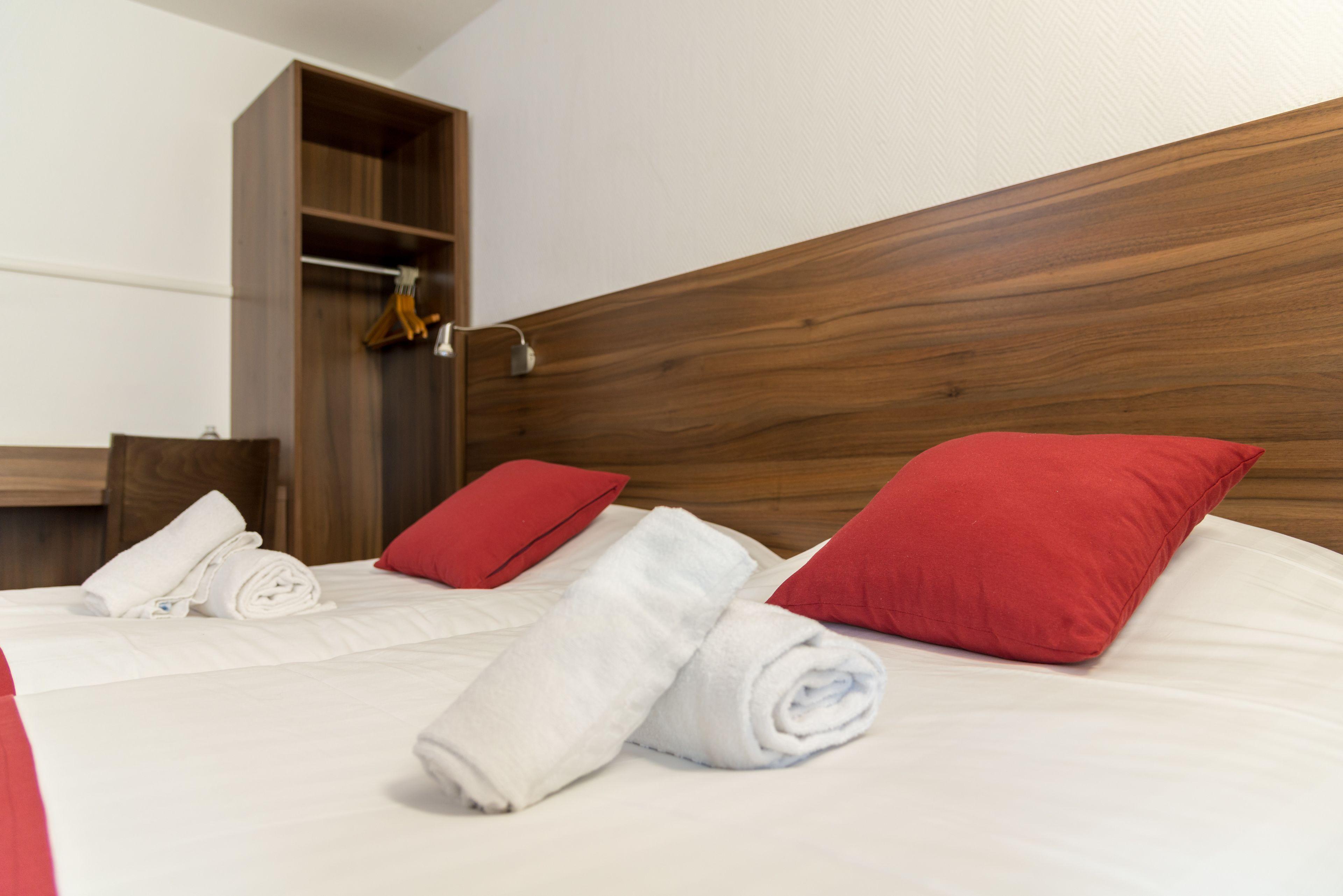 Twin Room,1686427034:JPEG