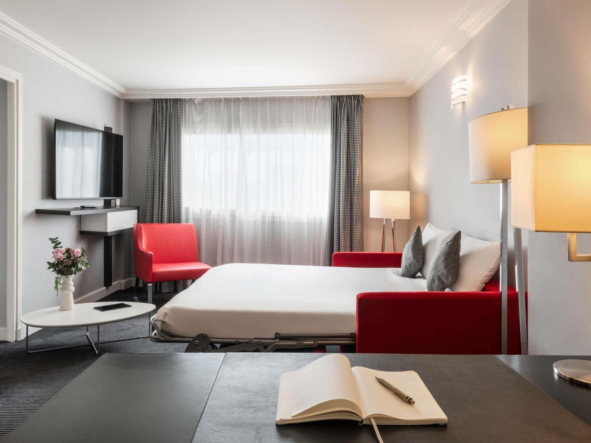 Suite One Double Bed One Double Sofa Bed