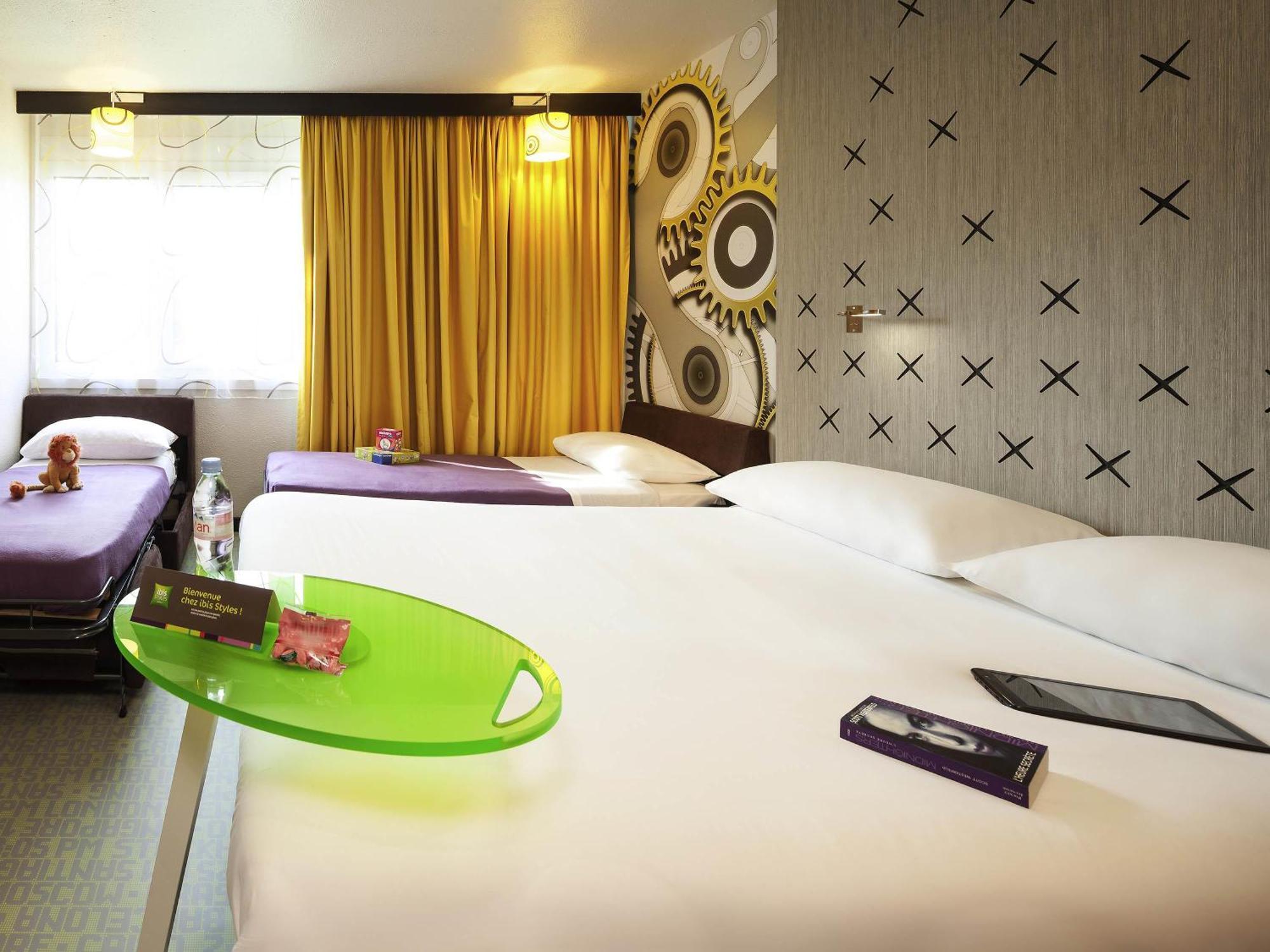 Standard Suite with 1 Double Bed and 2 Single Beds,1717004084:JPEG