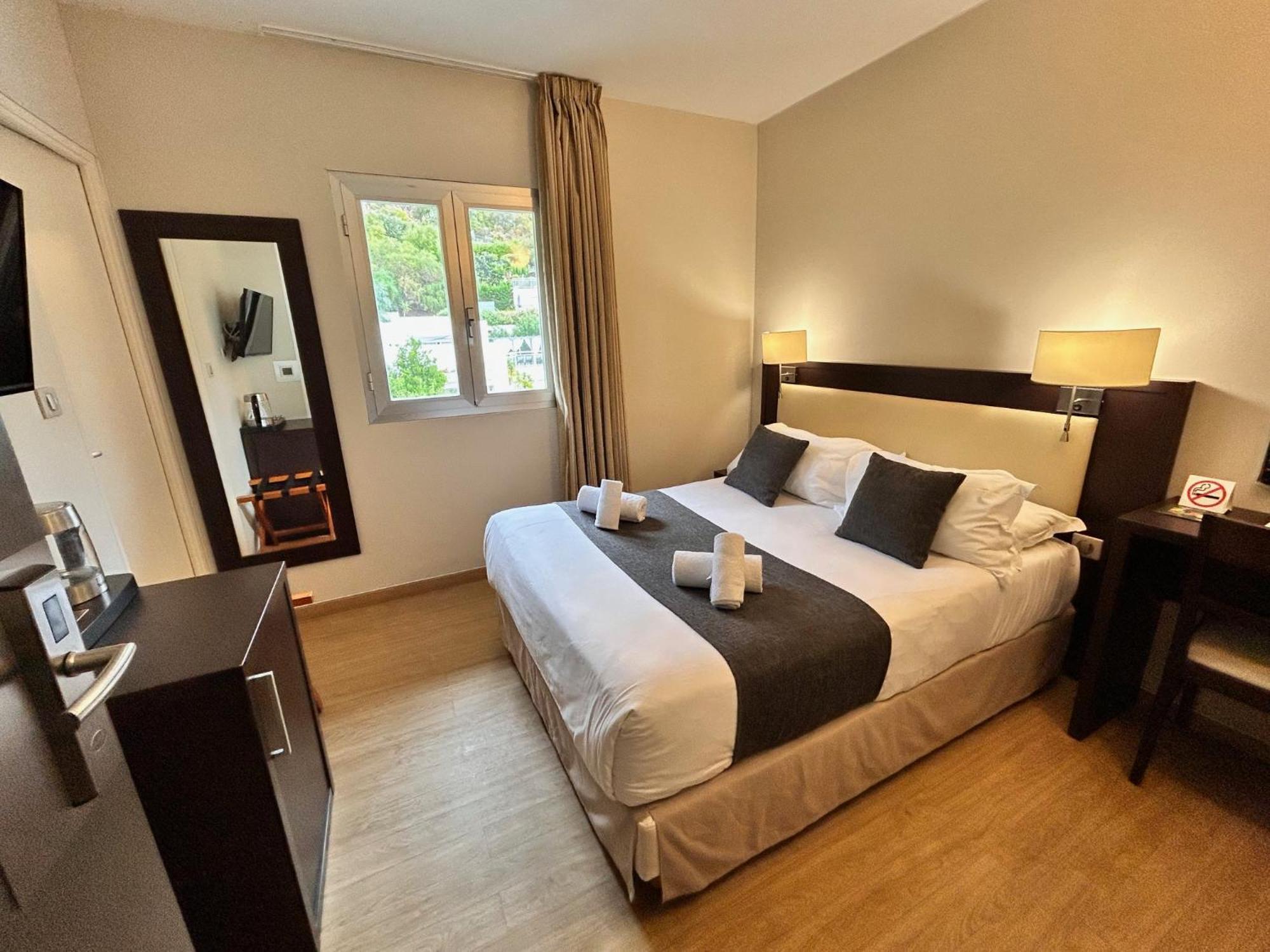 Small Standard Double Room Mountain Side 13m²