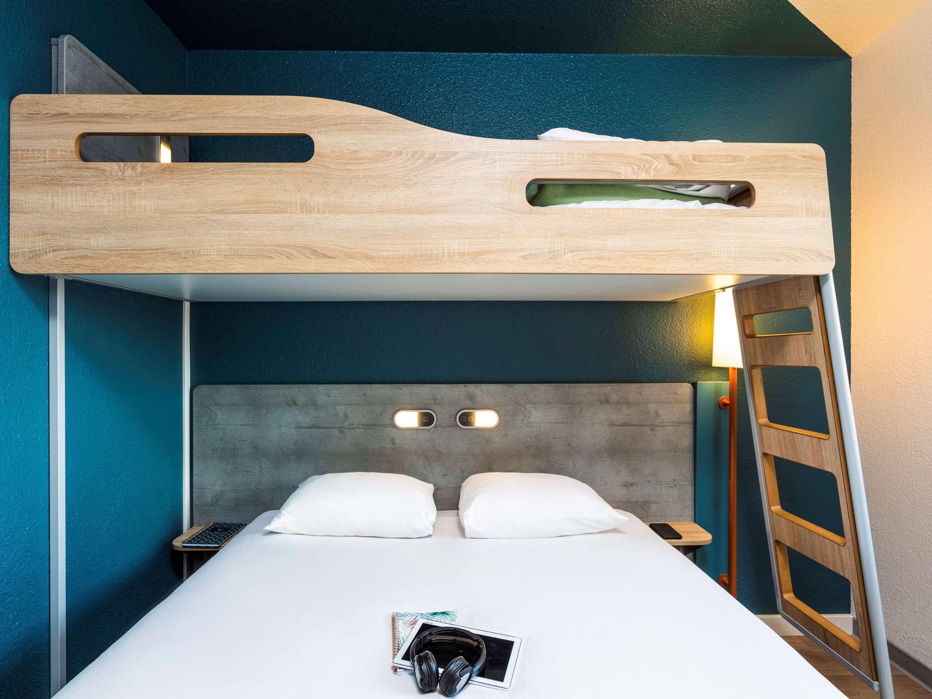 Room One Queen Bed One Bunk Bed