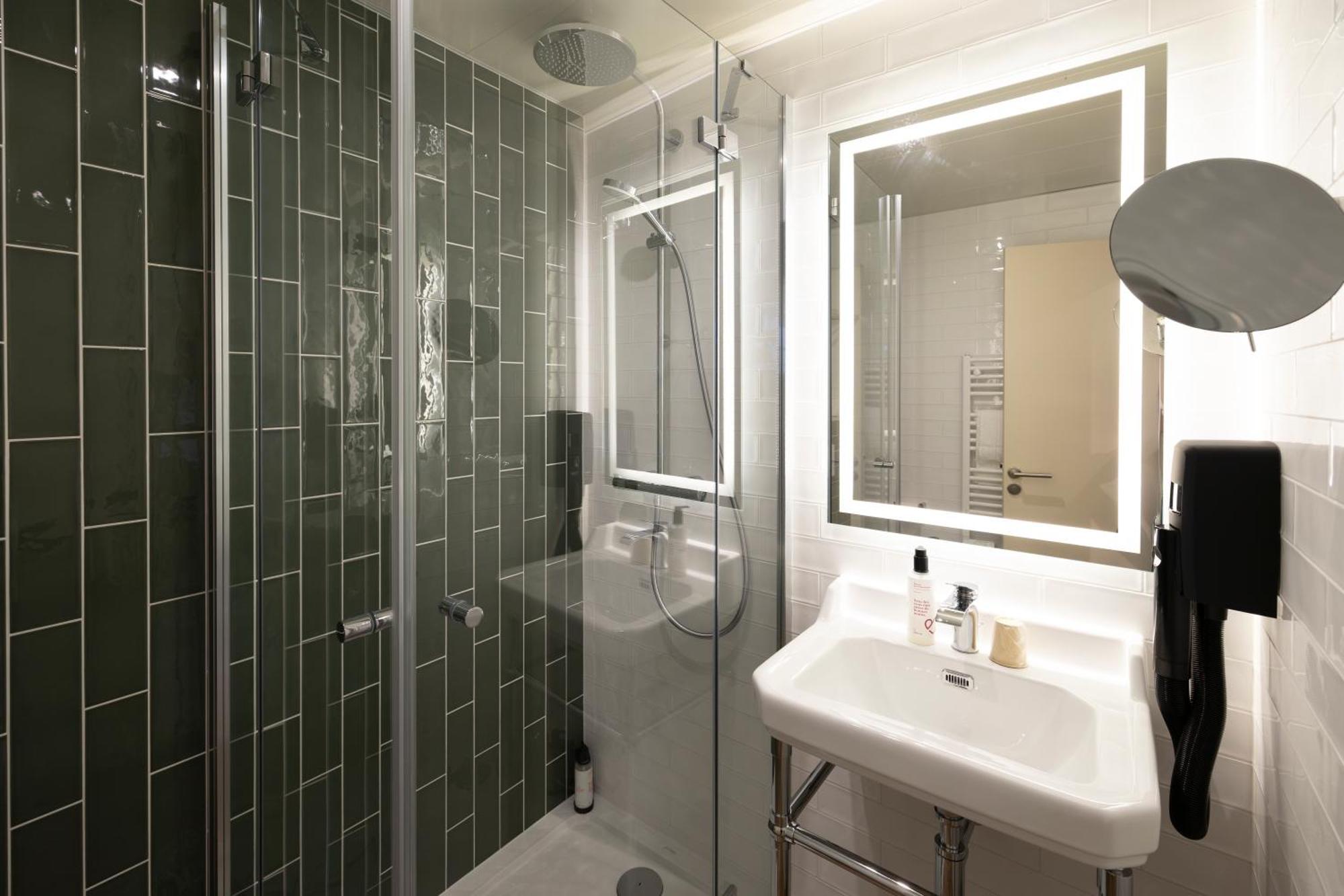 Standard Single Room with Sea View,1722919371:JPEG