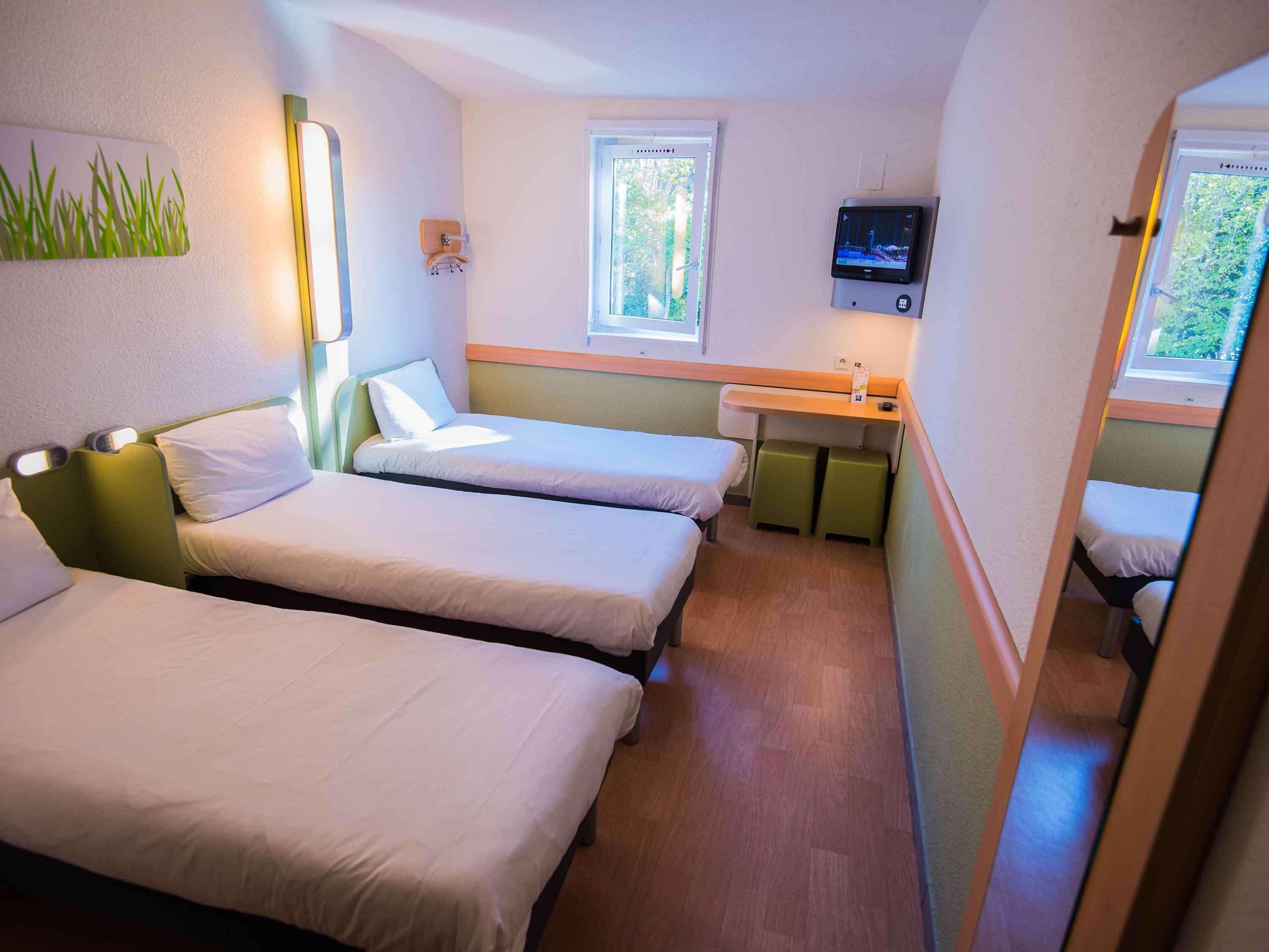 Triple Room with Three Single Beds,1765899298:JPEG