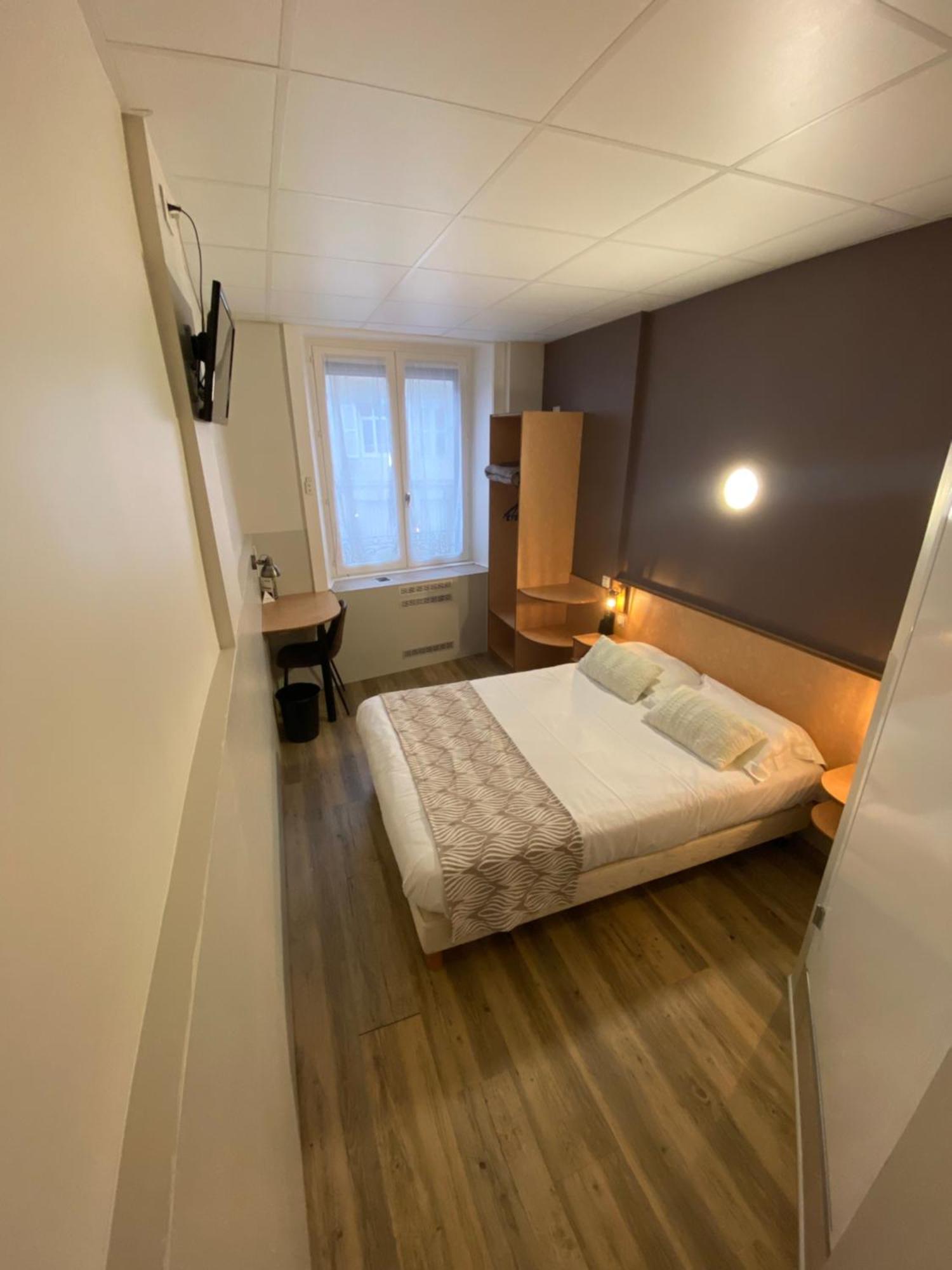 Single Room with double bed and cabin bathroom