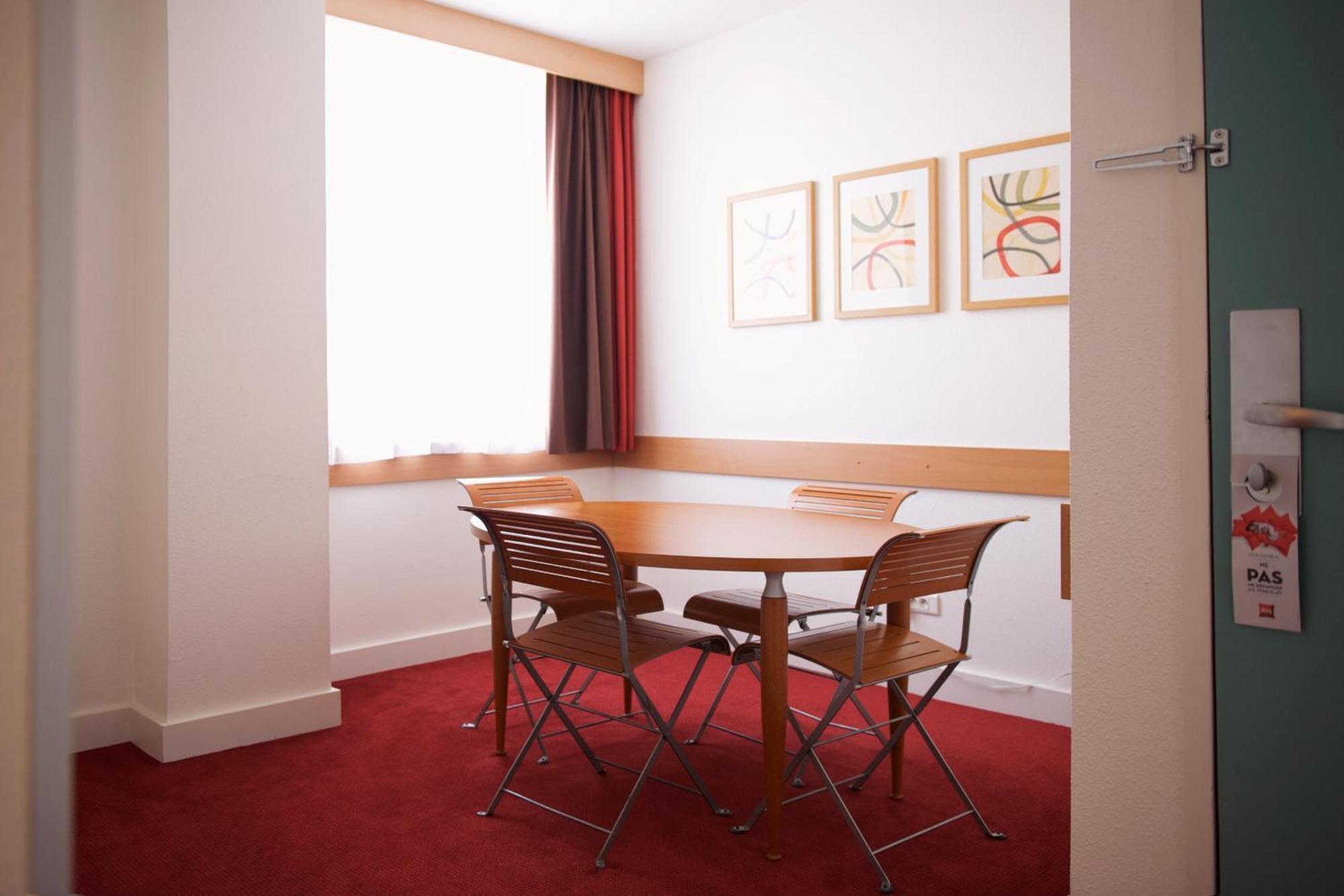 Suite con 1 Letto Matrimoniale e Divano-Letto