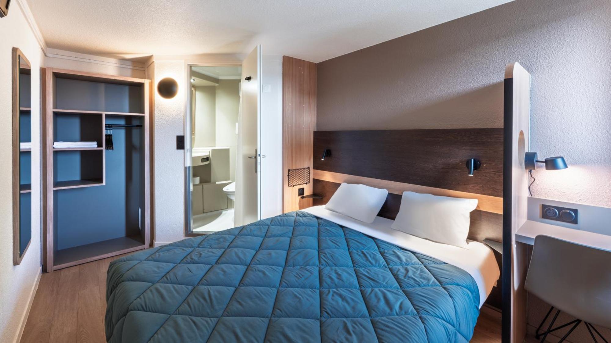 Standard Room 1 Queen Bed