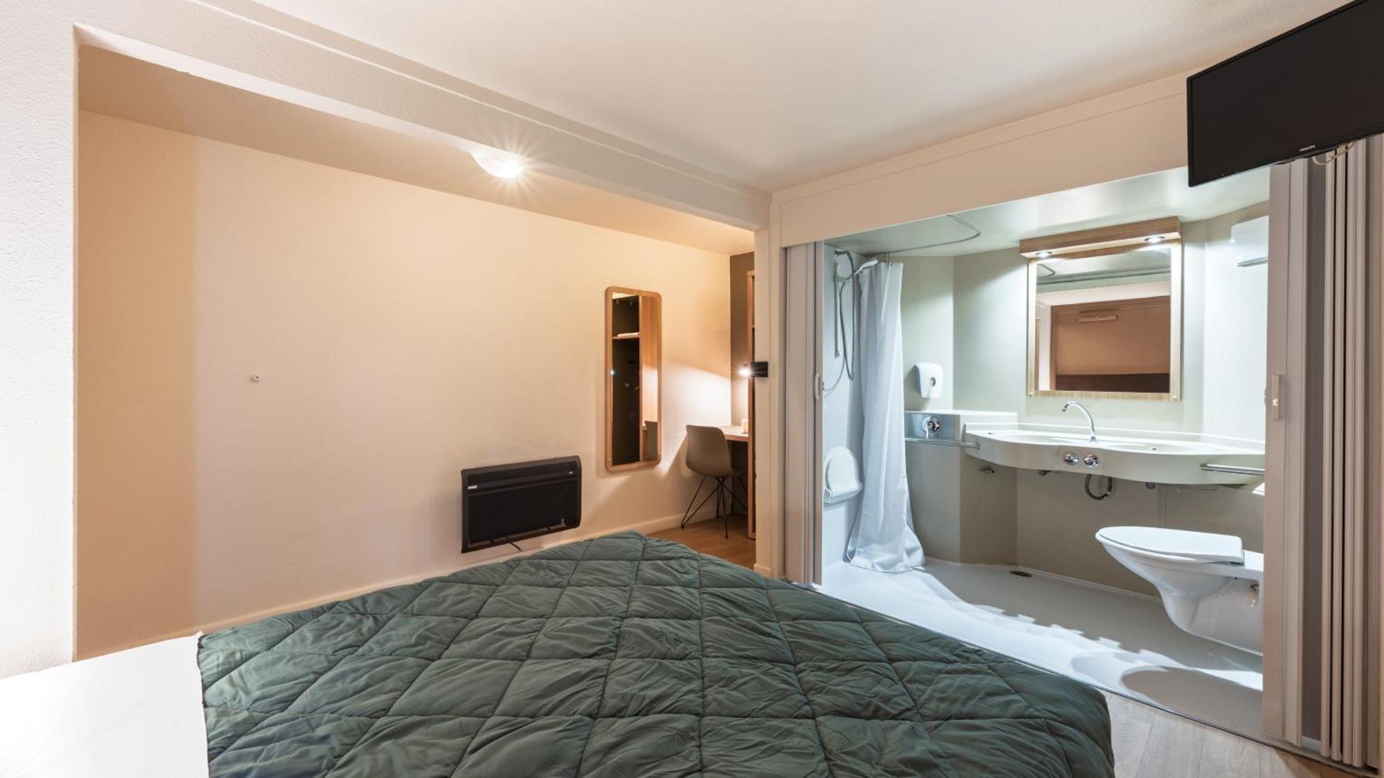 Standard Room 1 Queen Bed