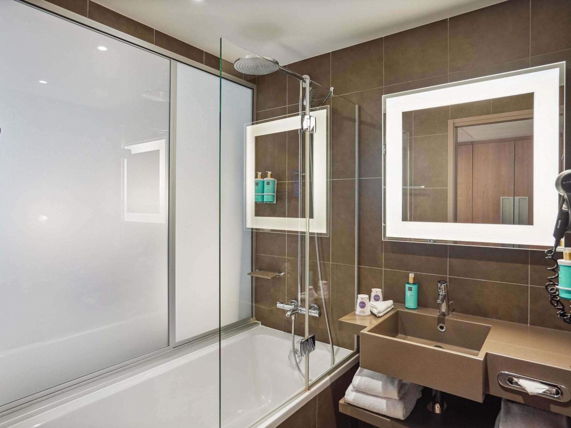 Dos habitaciones dobles no comunicadas (2 huéspedes por habitación)