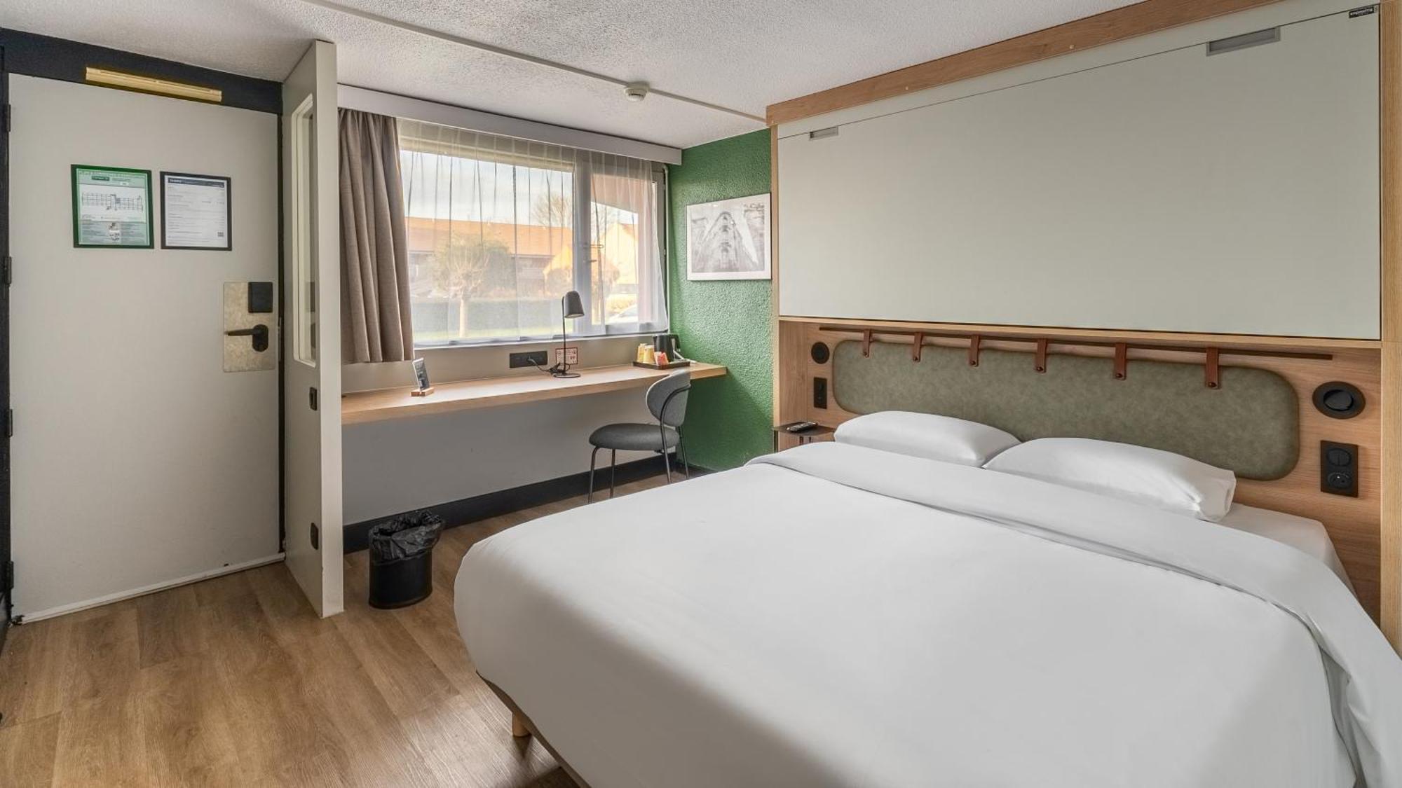Standard Room 1 Queen Bed 1 Bunk Bed