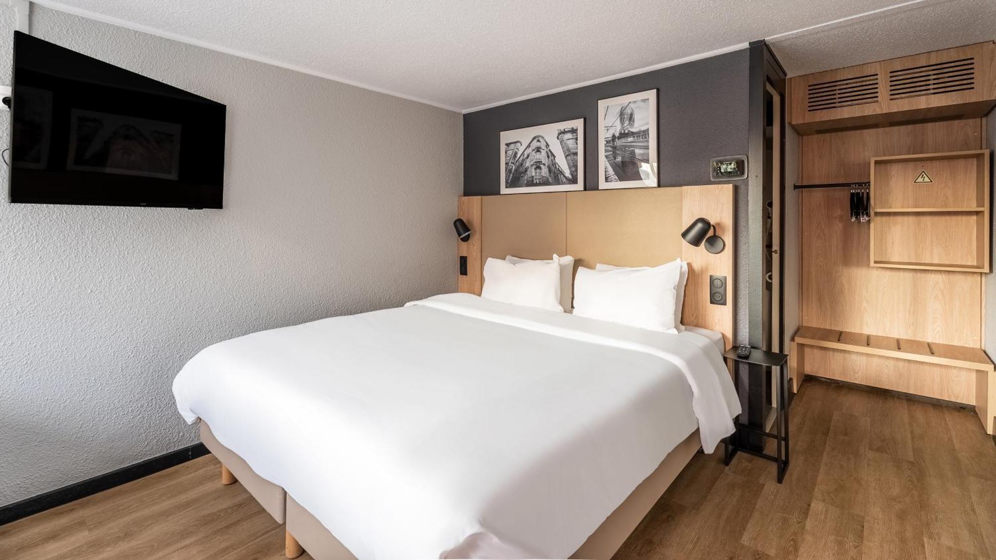 Superior Room 1 King Bed