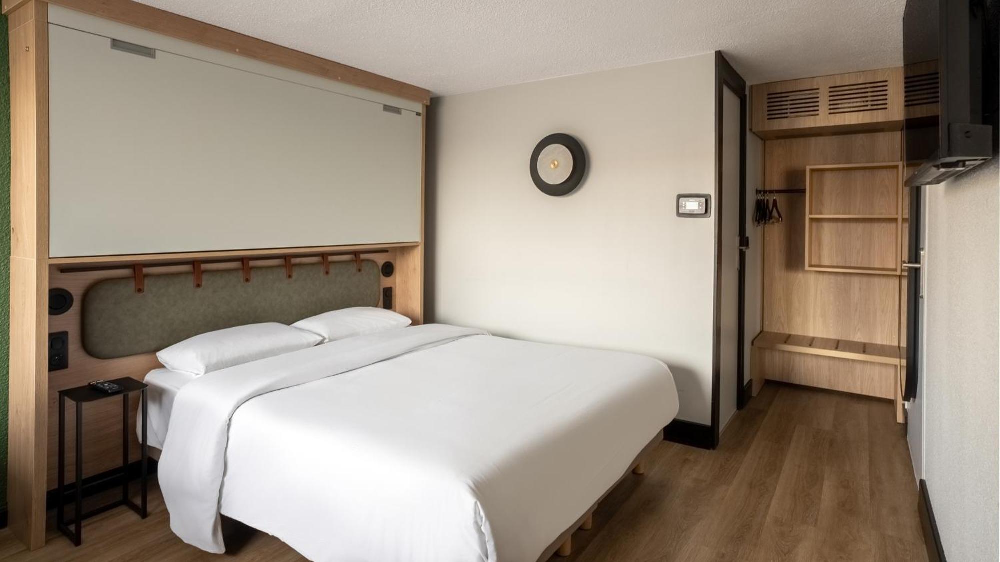 Standard Room 1 Queen Bed 1 Bunk Bed