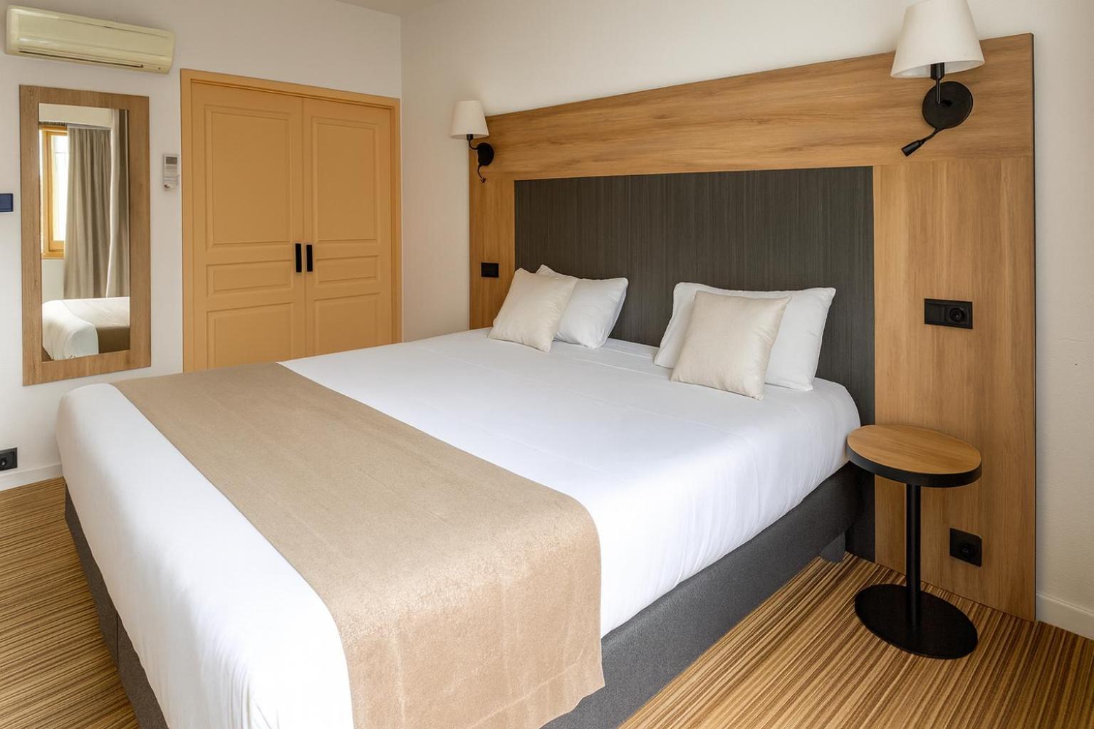 Club Room 1 Double Bed & 1 Single Bed 15 m²