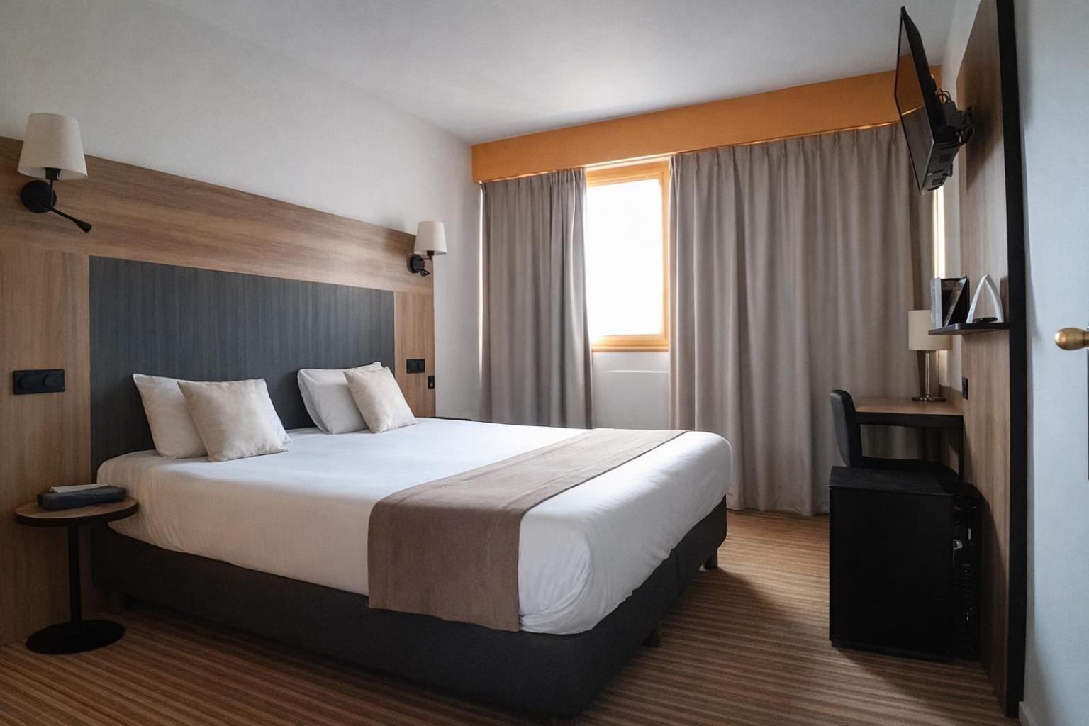 Club Room 1 Double Bed & 1 Single Bed 15 m²