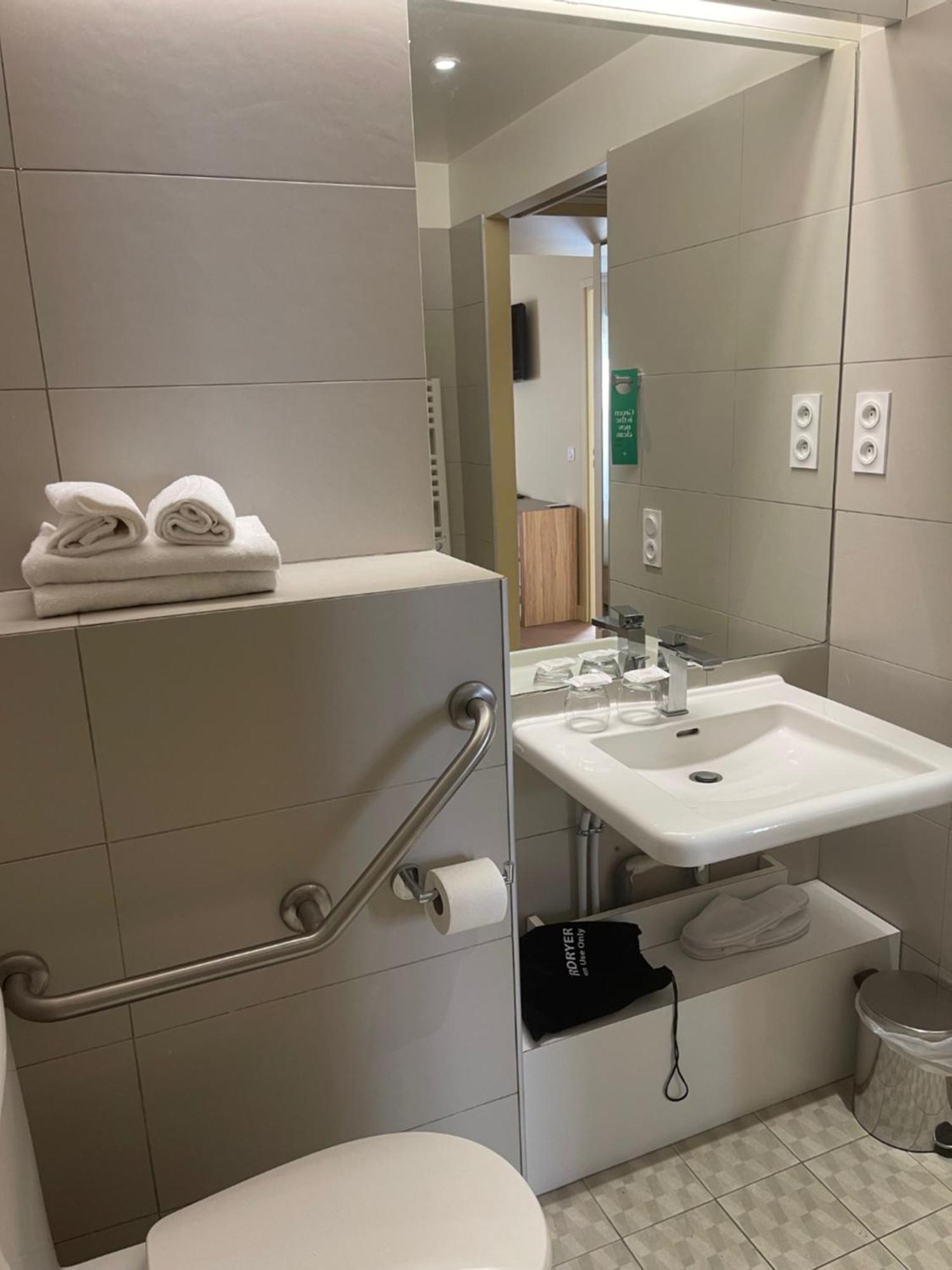 Comfort King Room One King Two Single Beds Private Patio