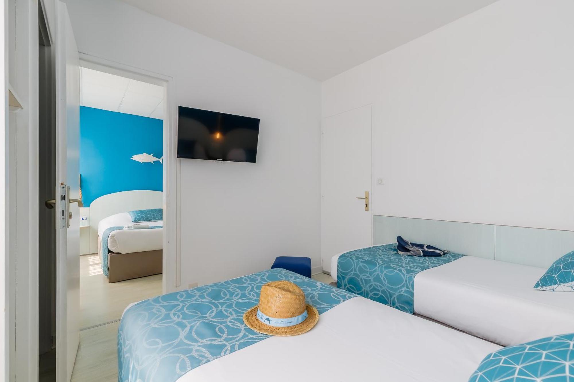 Two Communicating Double Rooms