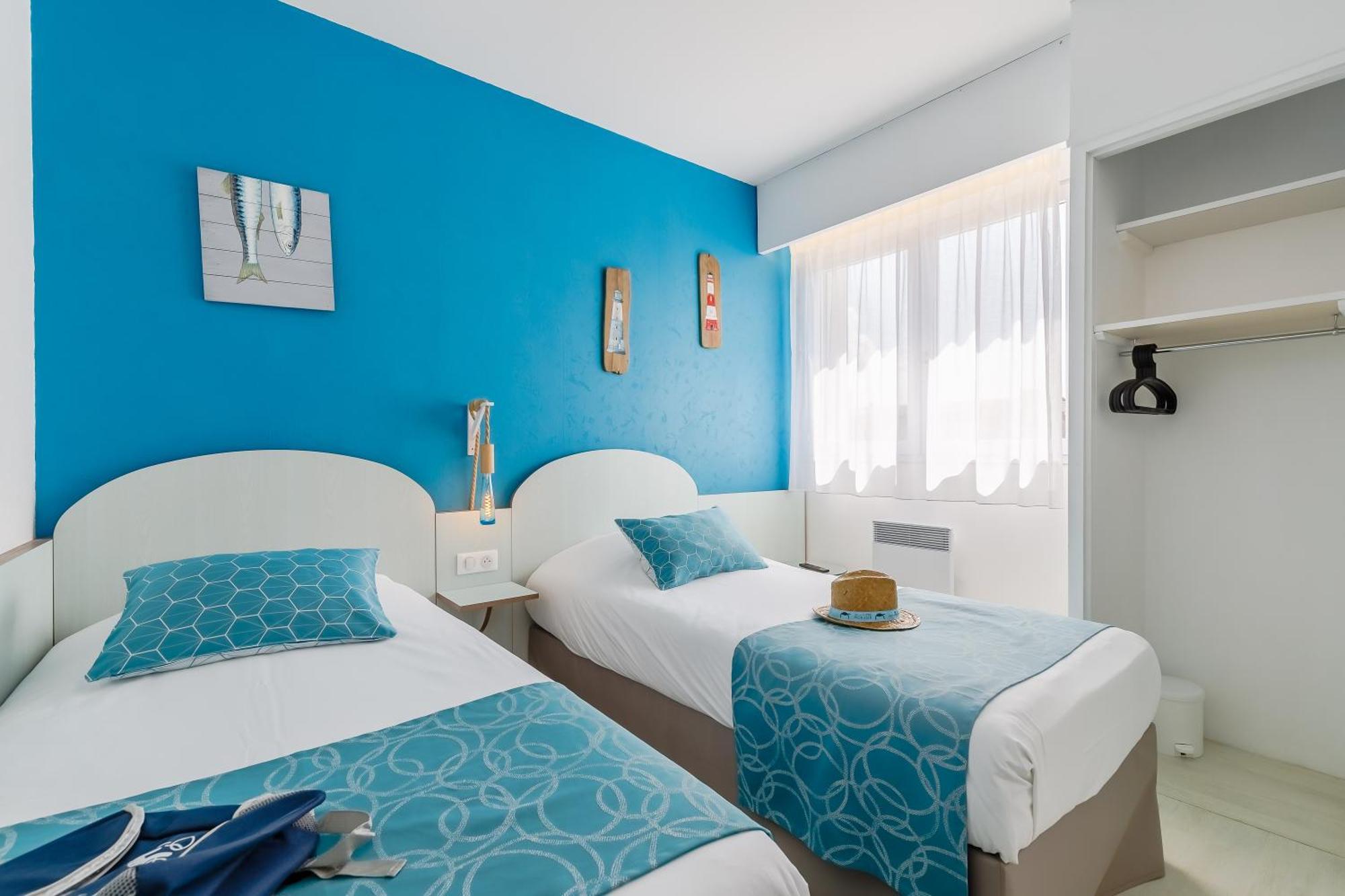 Two Communicating Double Rooms