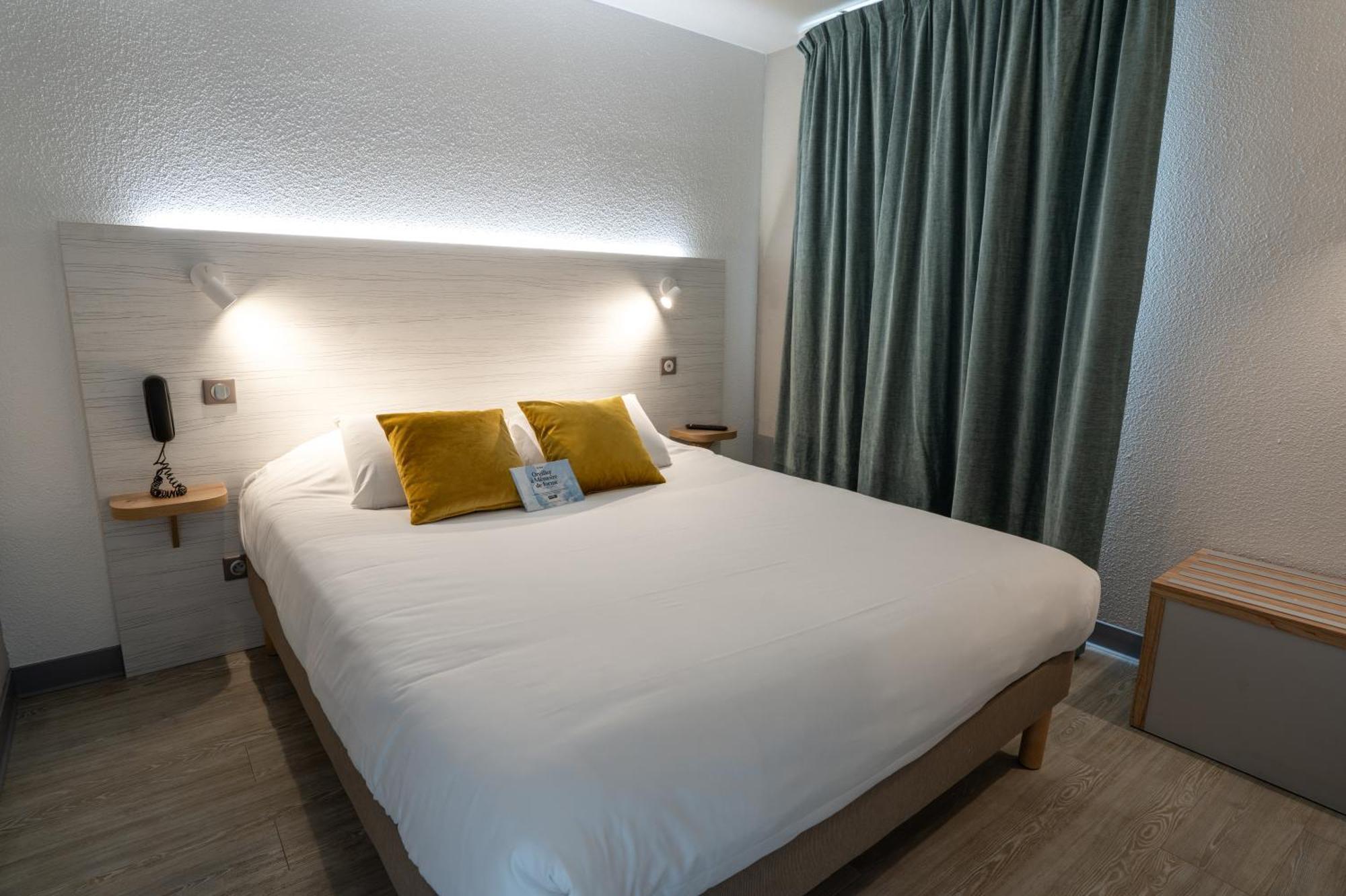 Standard Room One Double Bed Three Single Beds