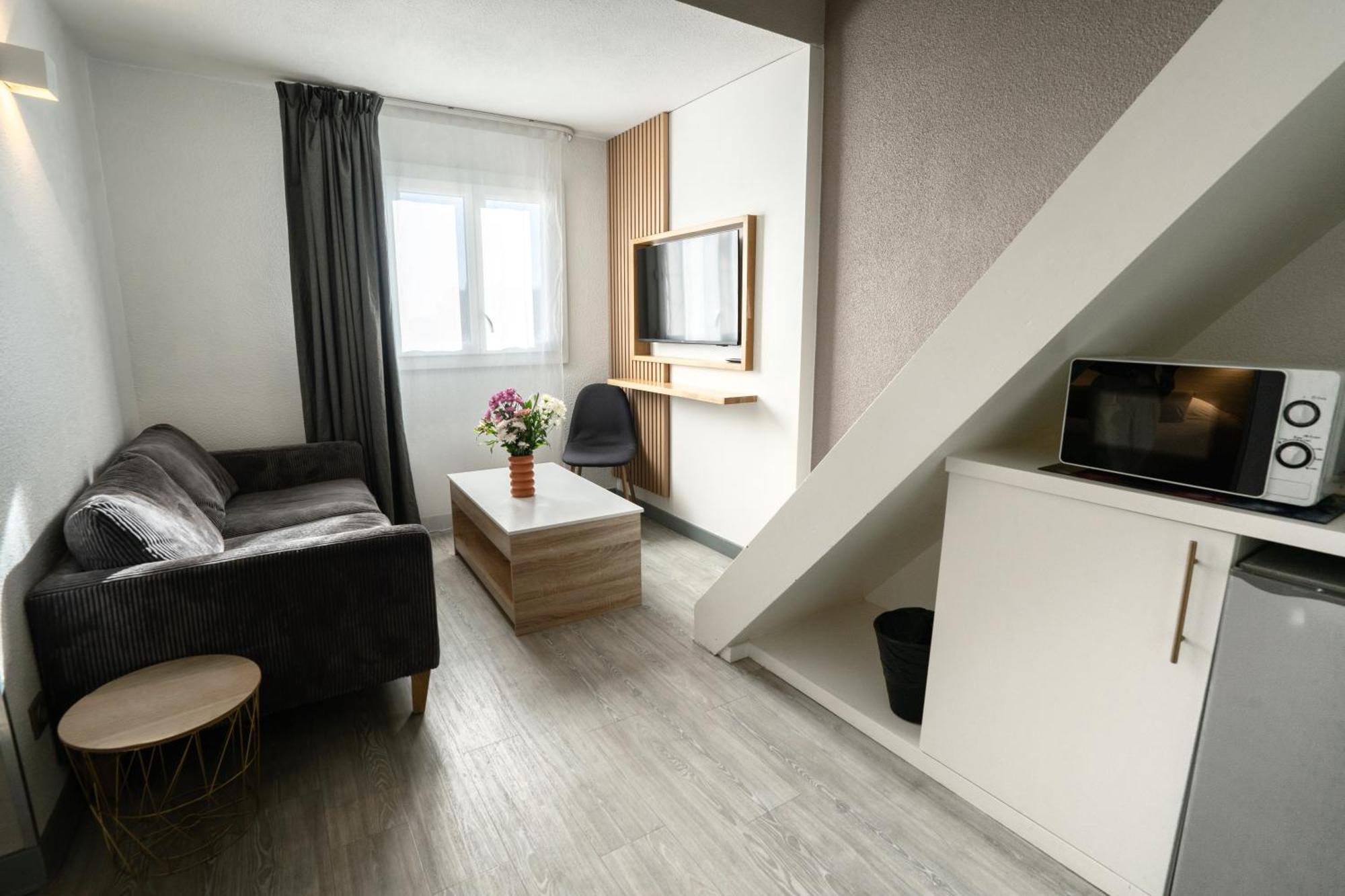 Standard Room One Double Bed Three Single Beds