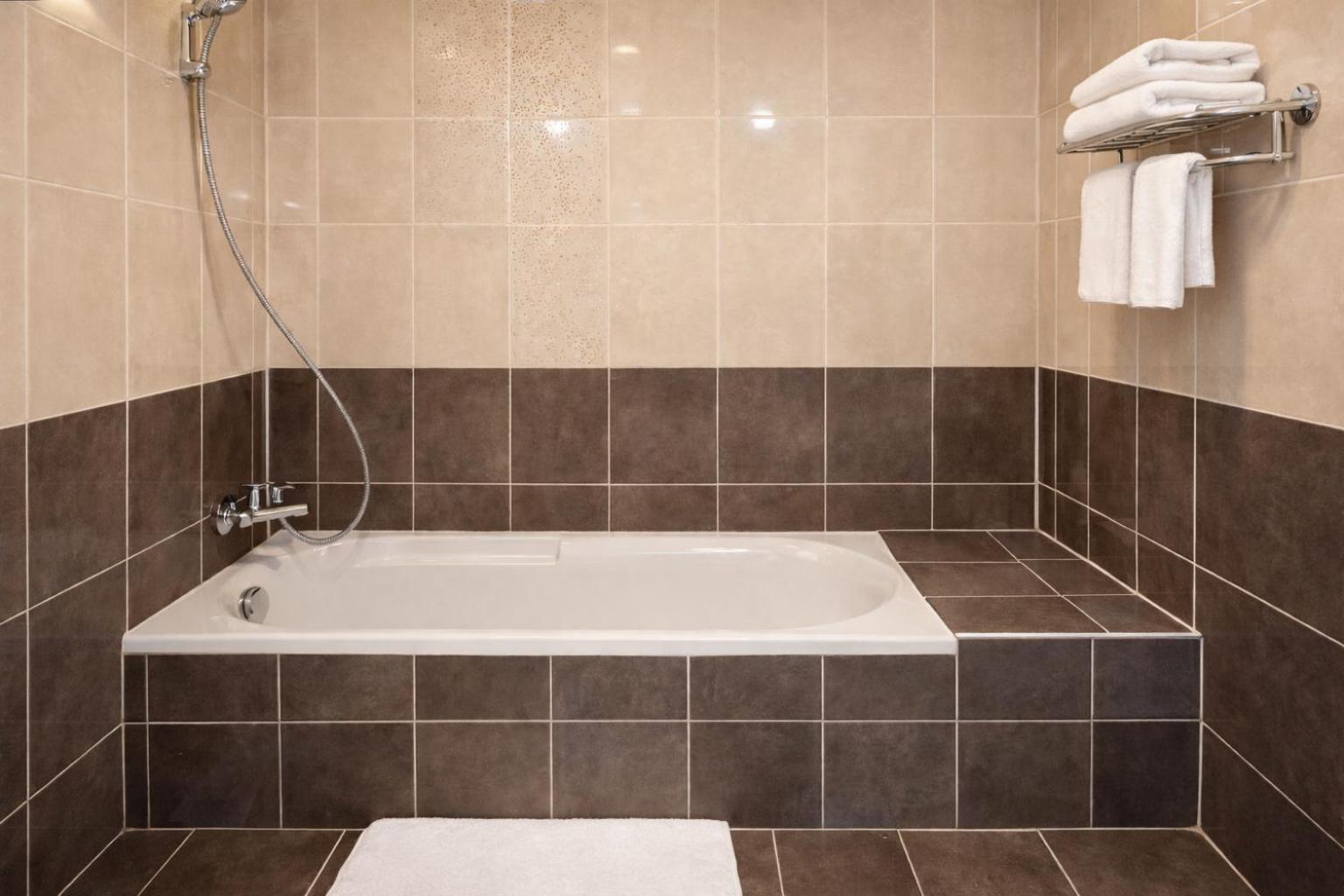 Twin Room Bath