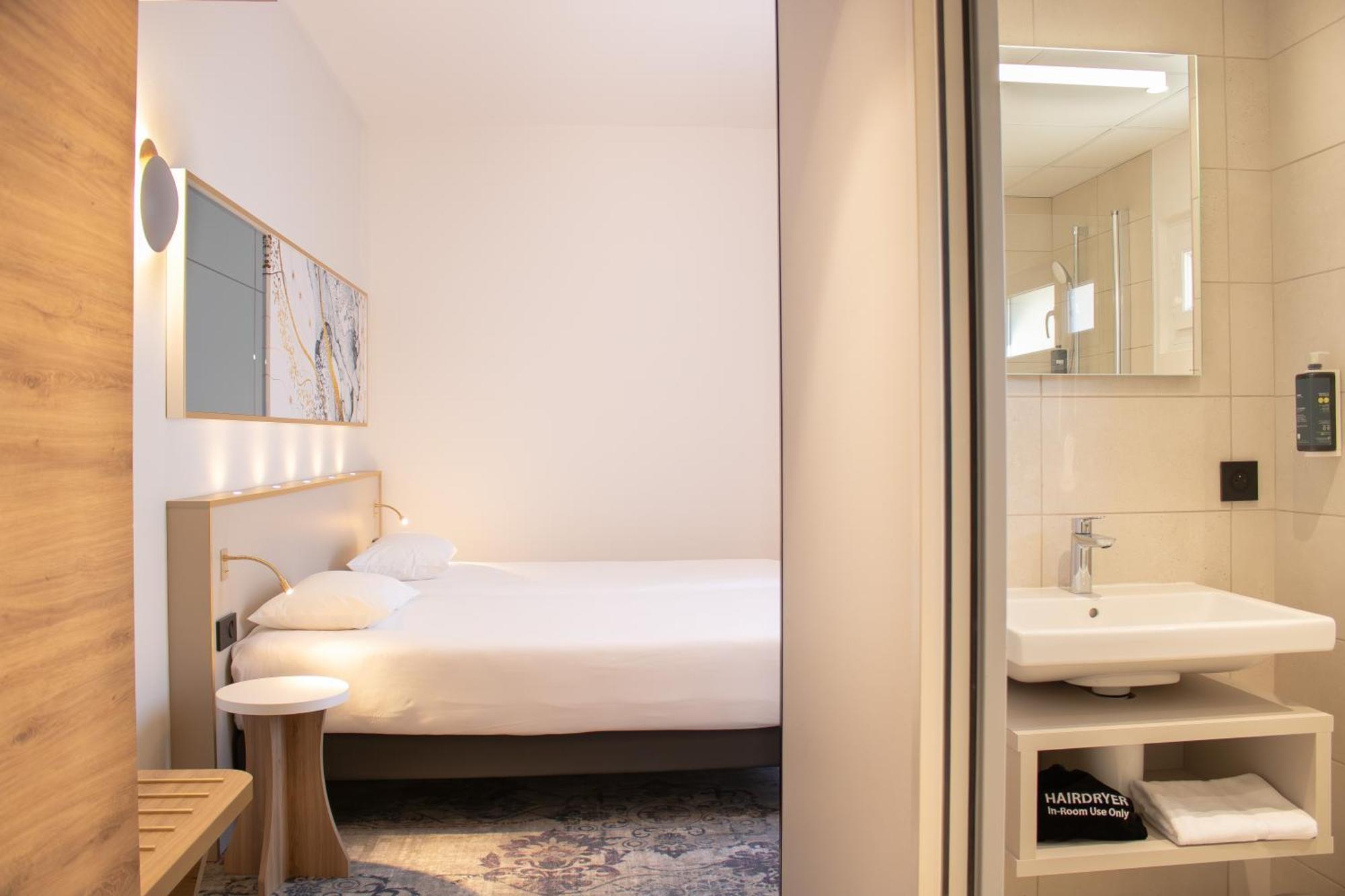 Connecting Rooms