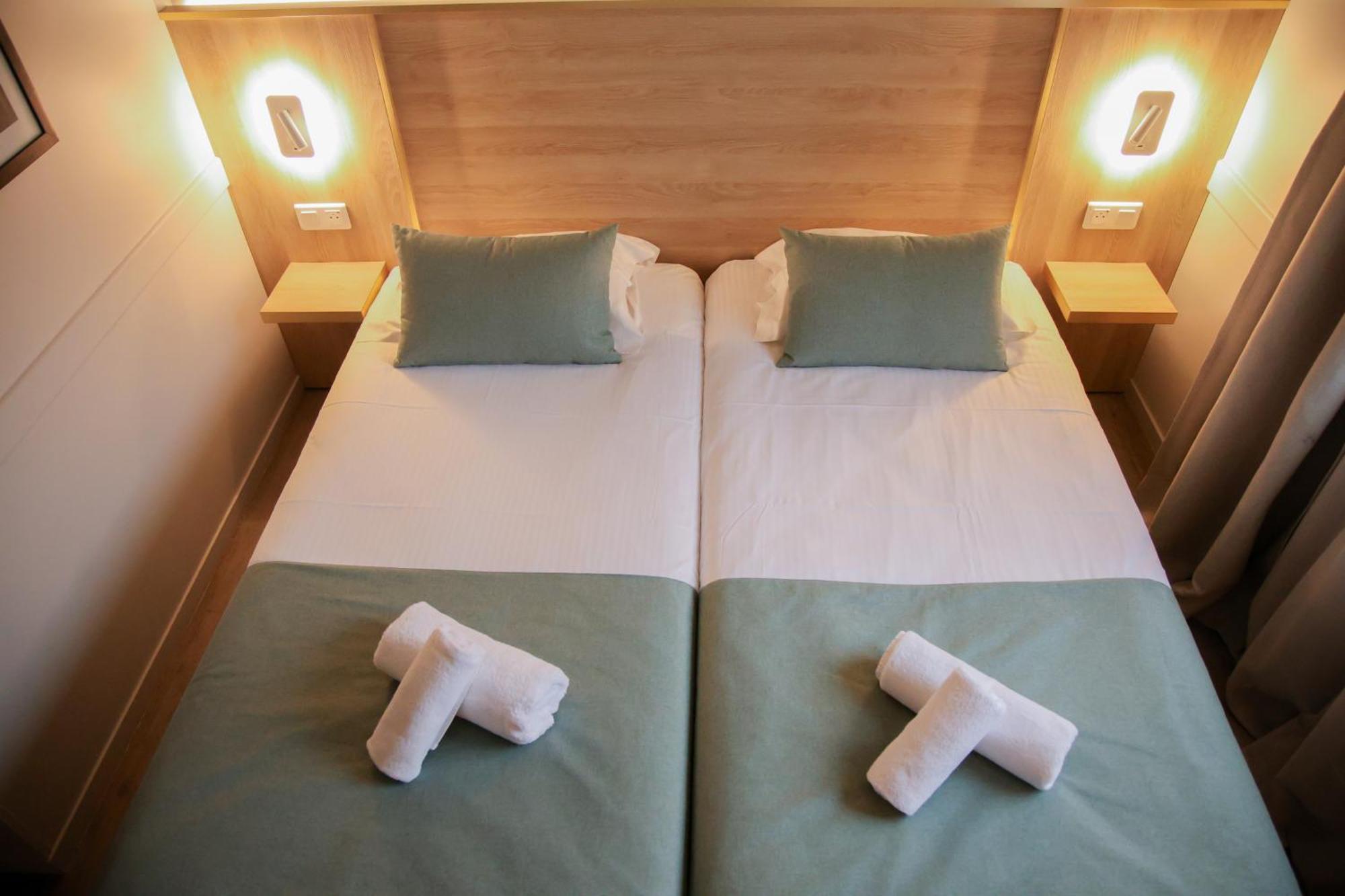 Tweepersoonskamer met 2 Aparte Bedden