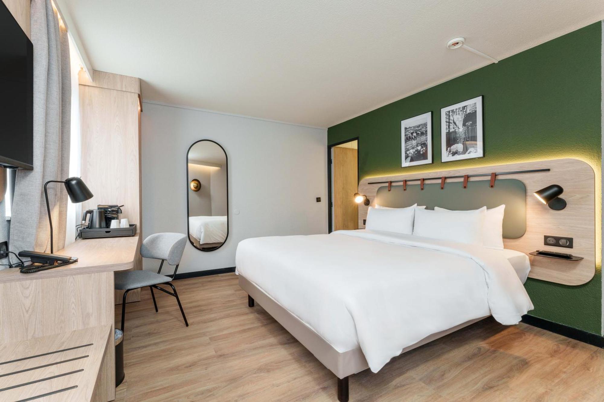 Standard Queen Room