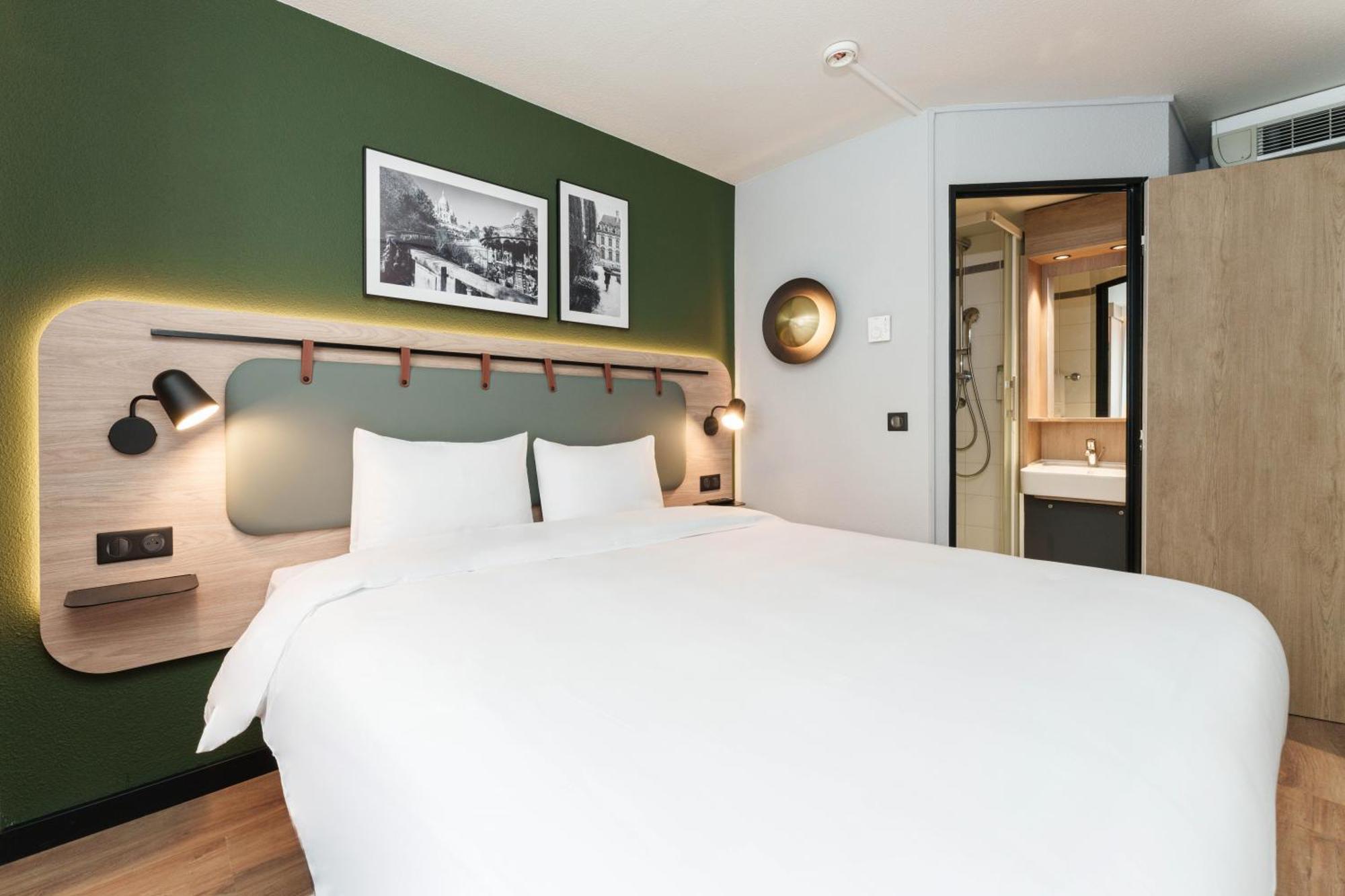 Standard Queen Room