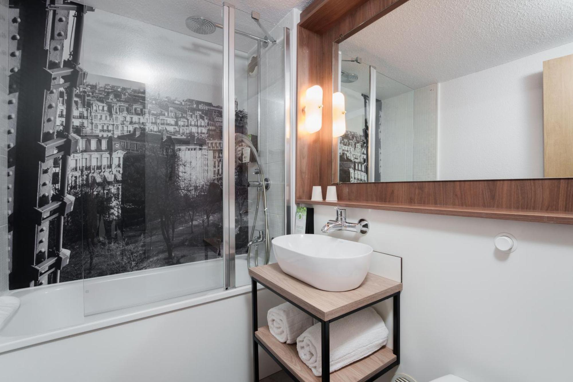 Standard Queen Room