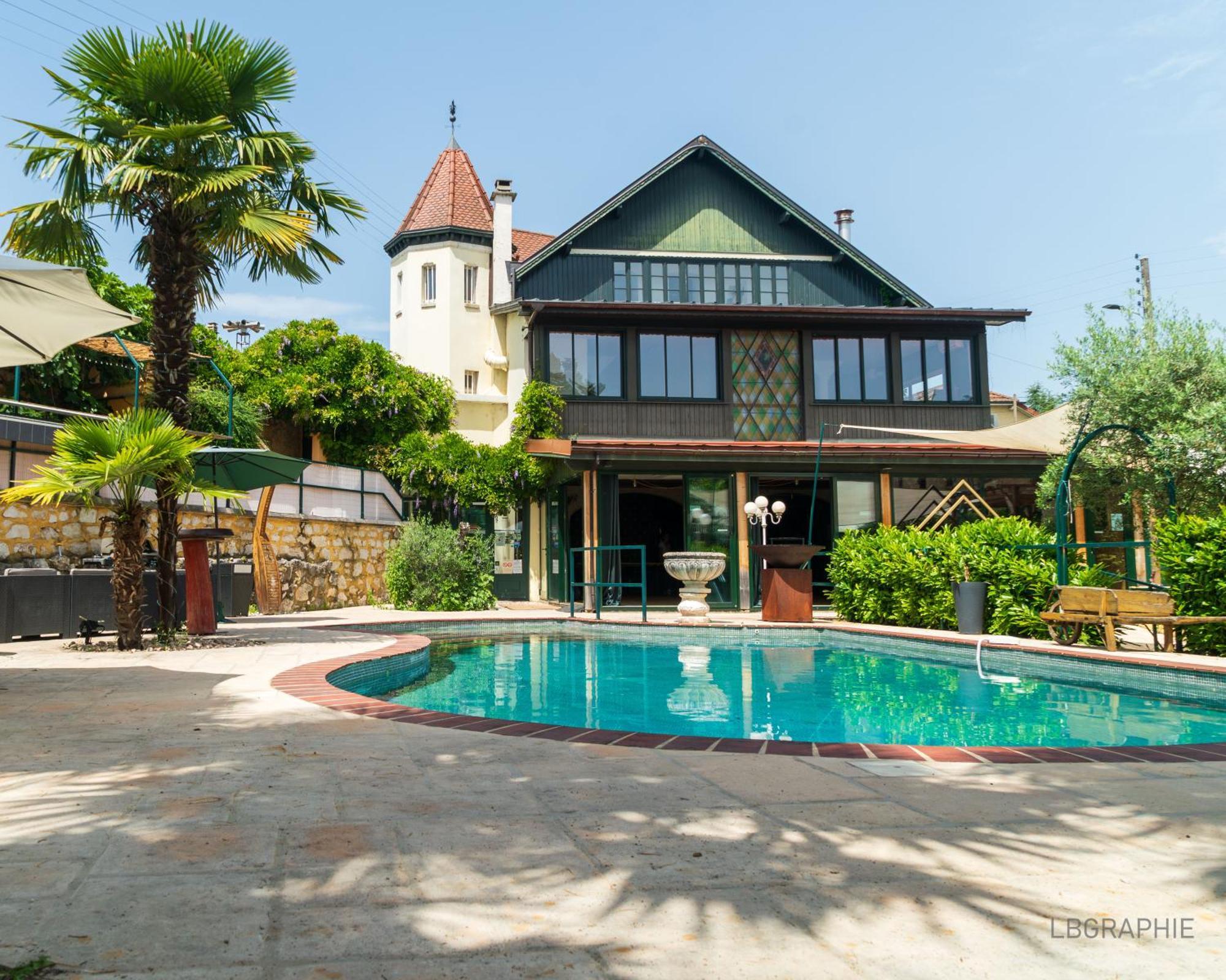 Queen Room Pool View