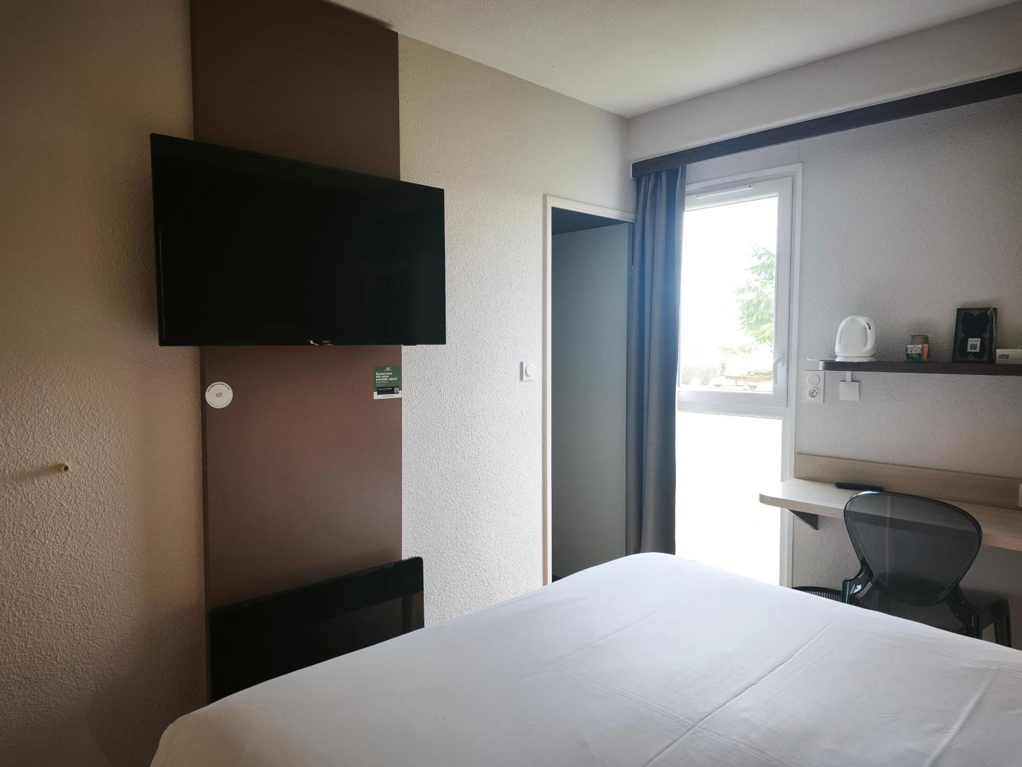Pop Room a double bed