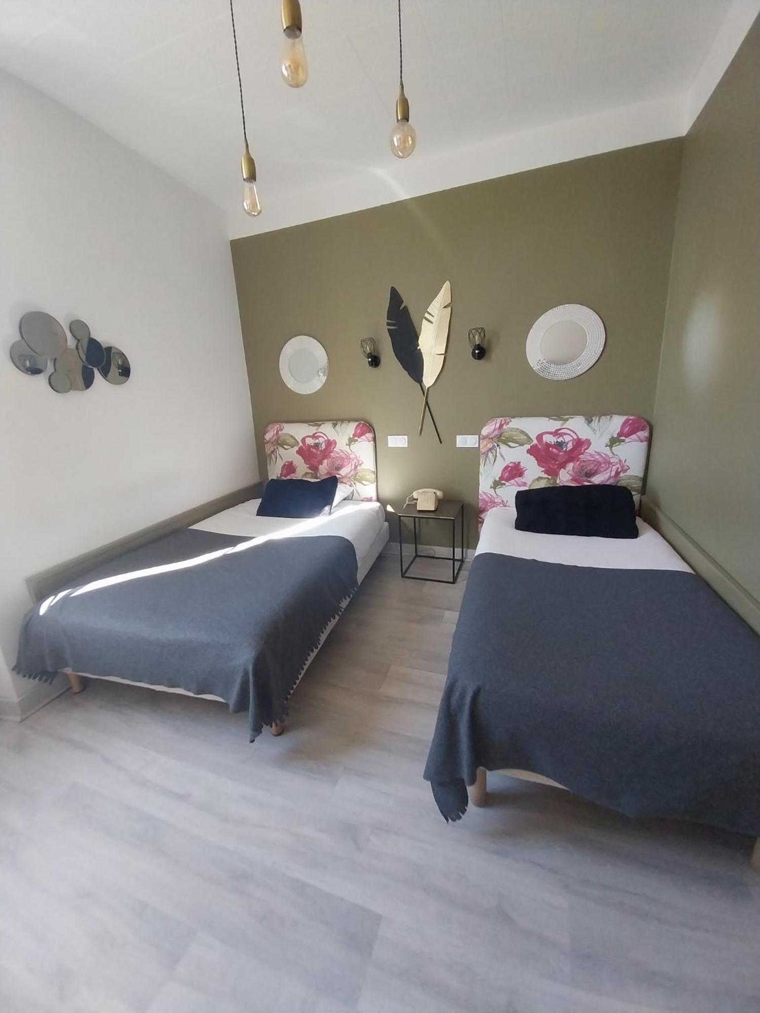 Twin Room,1758301754:JPEG