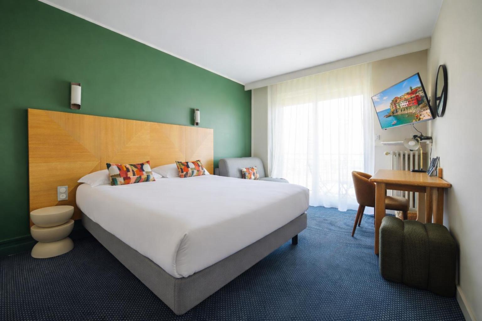 Double Room Sofa Bed Balcony