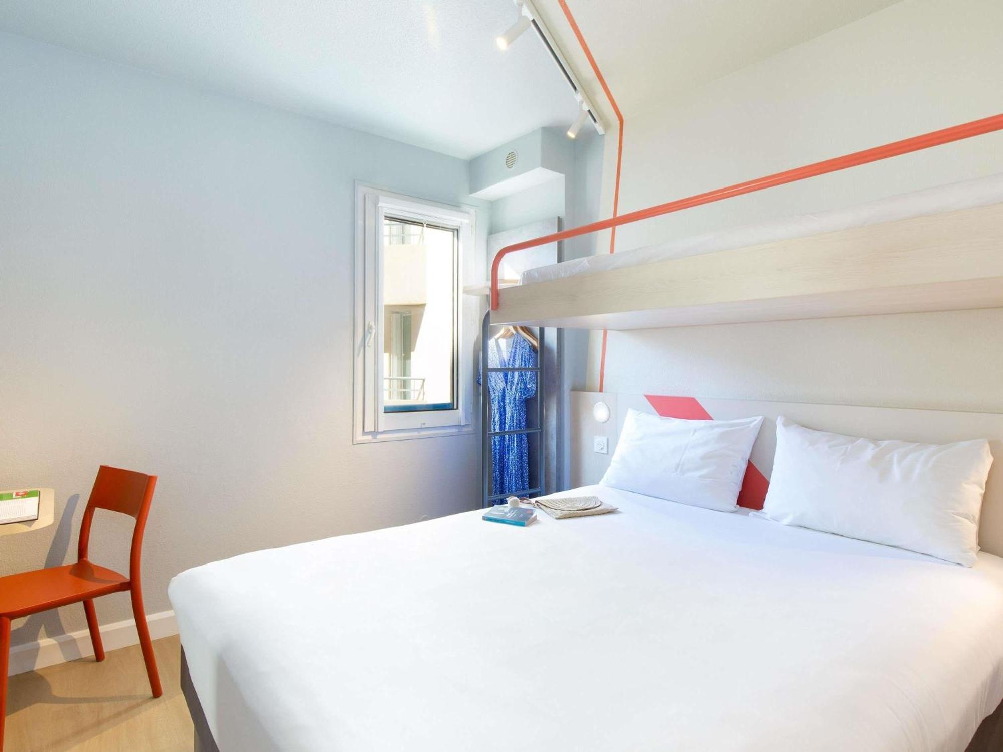 Triple Room with One Double Bed and One Bunk Bed,1758366425:JPEG