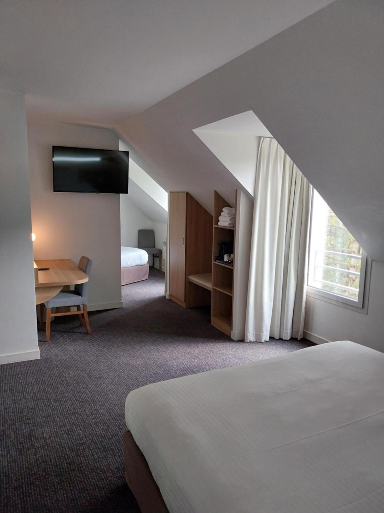 One Double Bed One Single Bed Superior Room