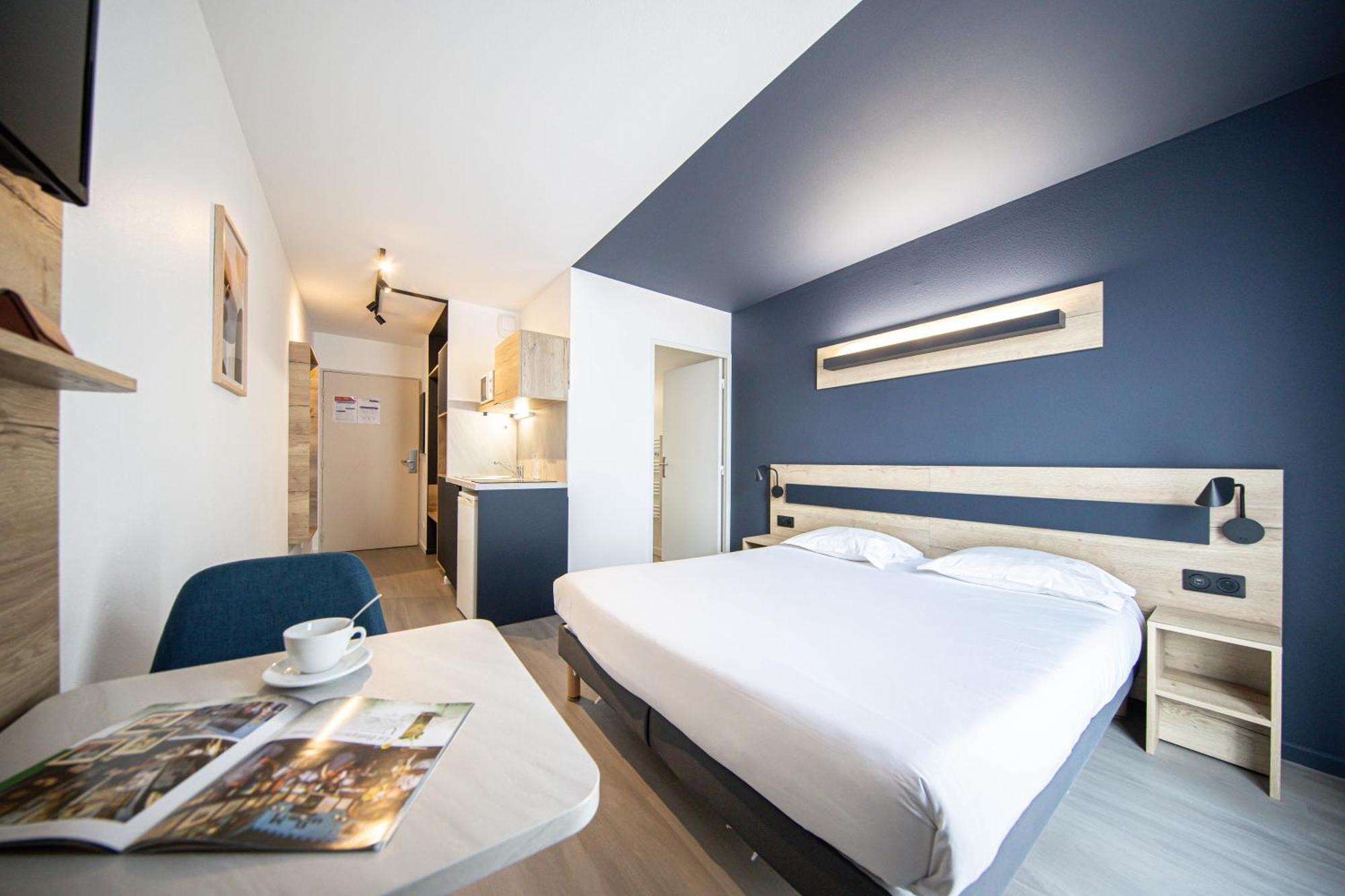 Premium Double Studio,1758522333:JPEG