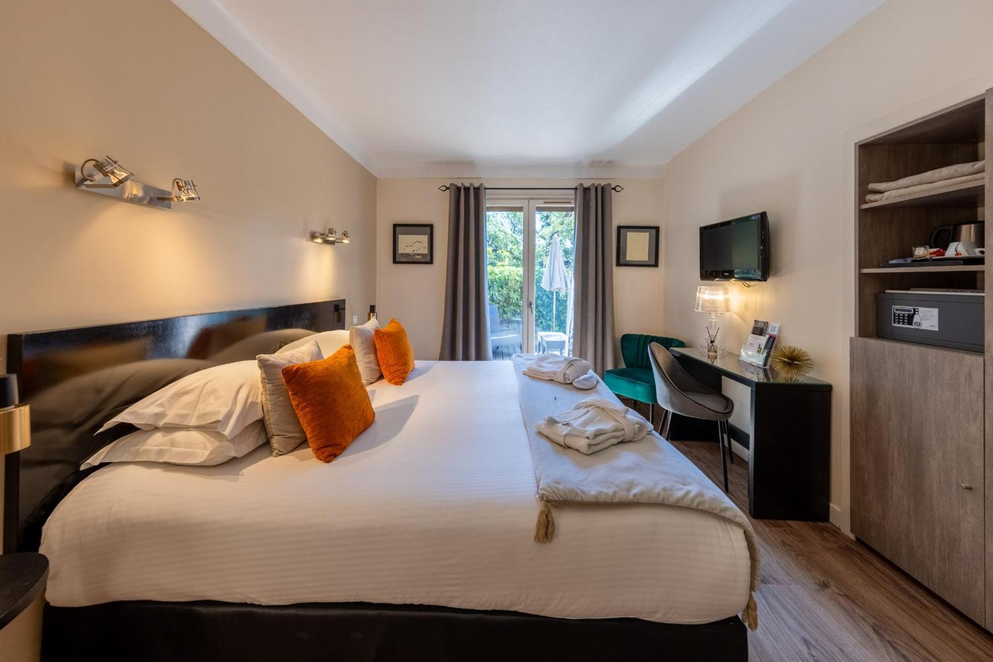 Large Room Terrace