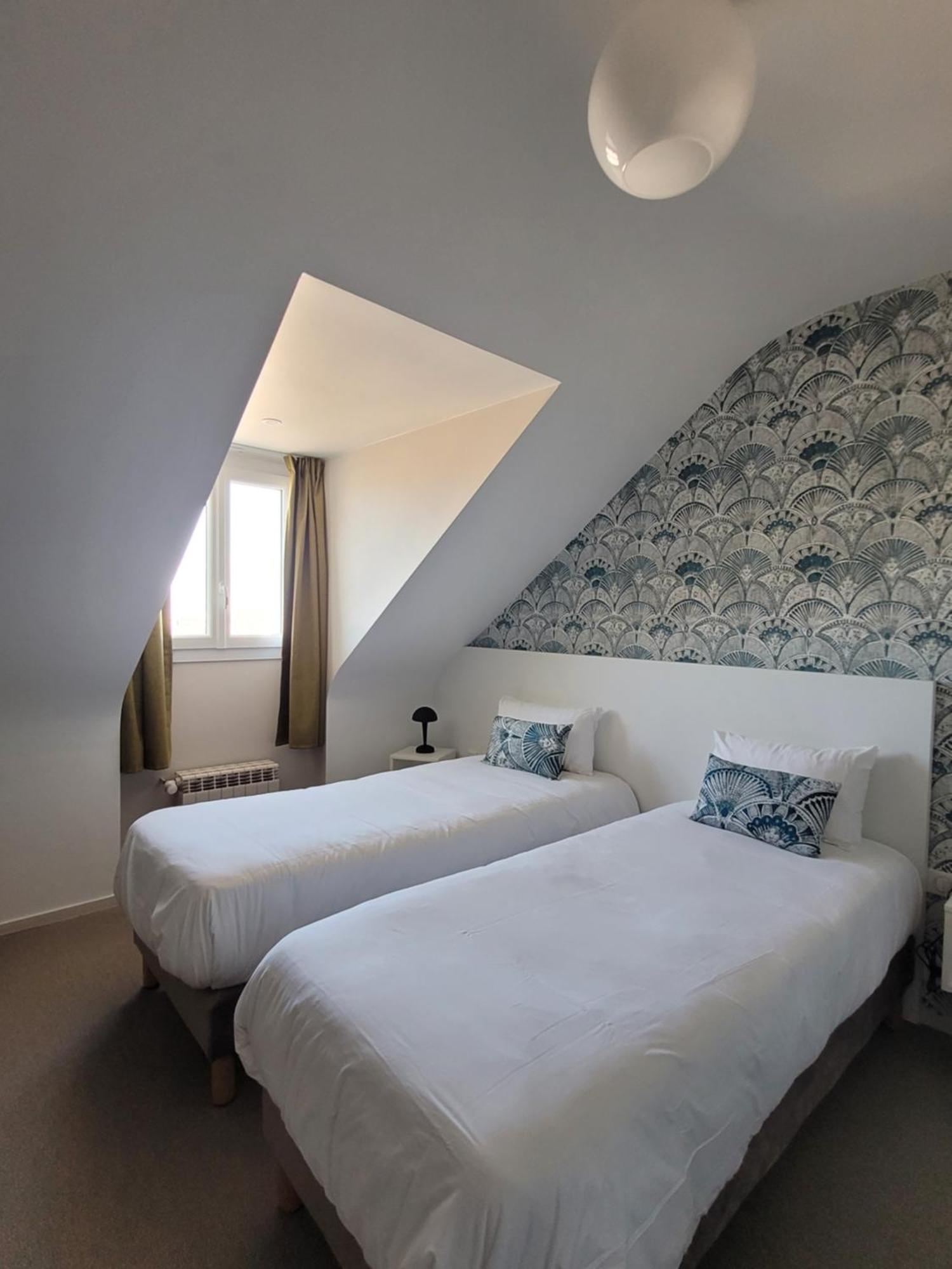 Double or Twin Room Sea View