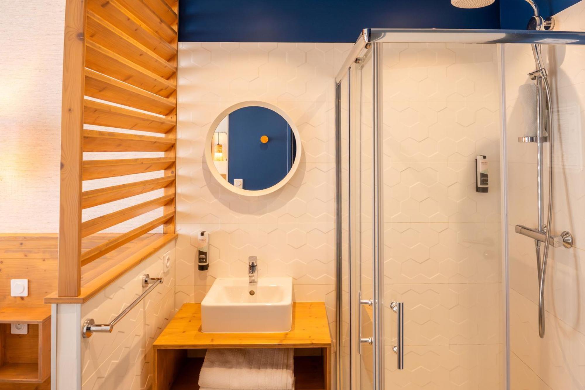 Double or Twin Room Side Sea View