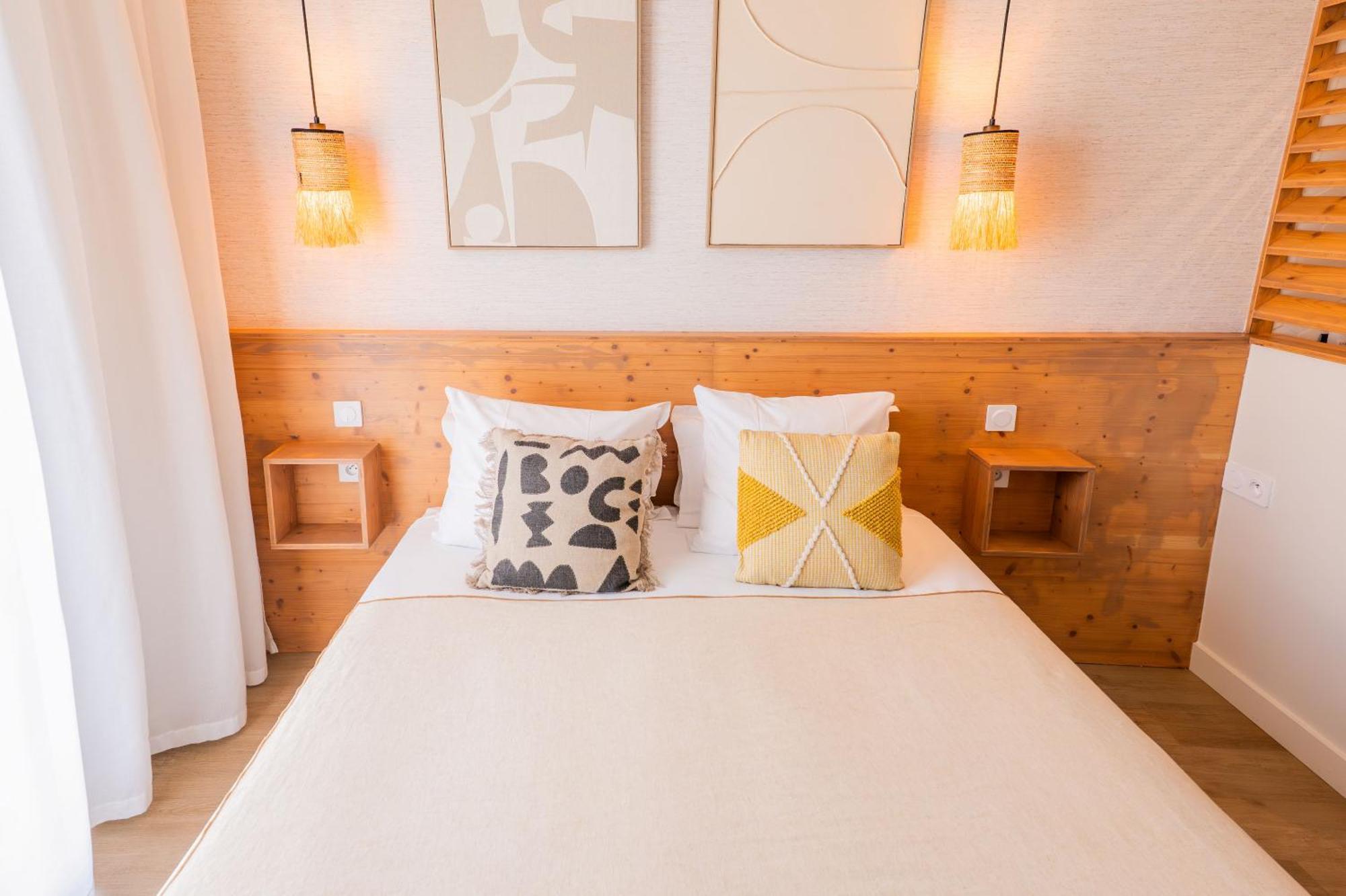 Double or Twin Room Side Sea View