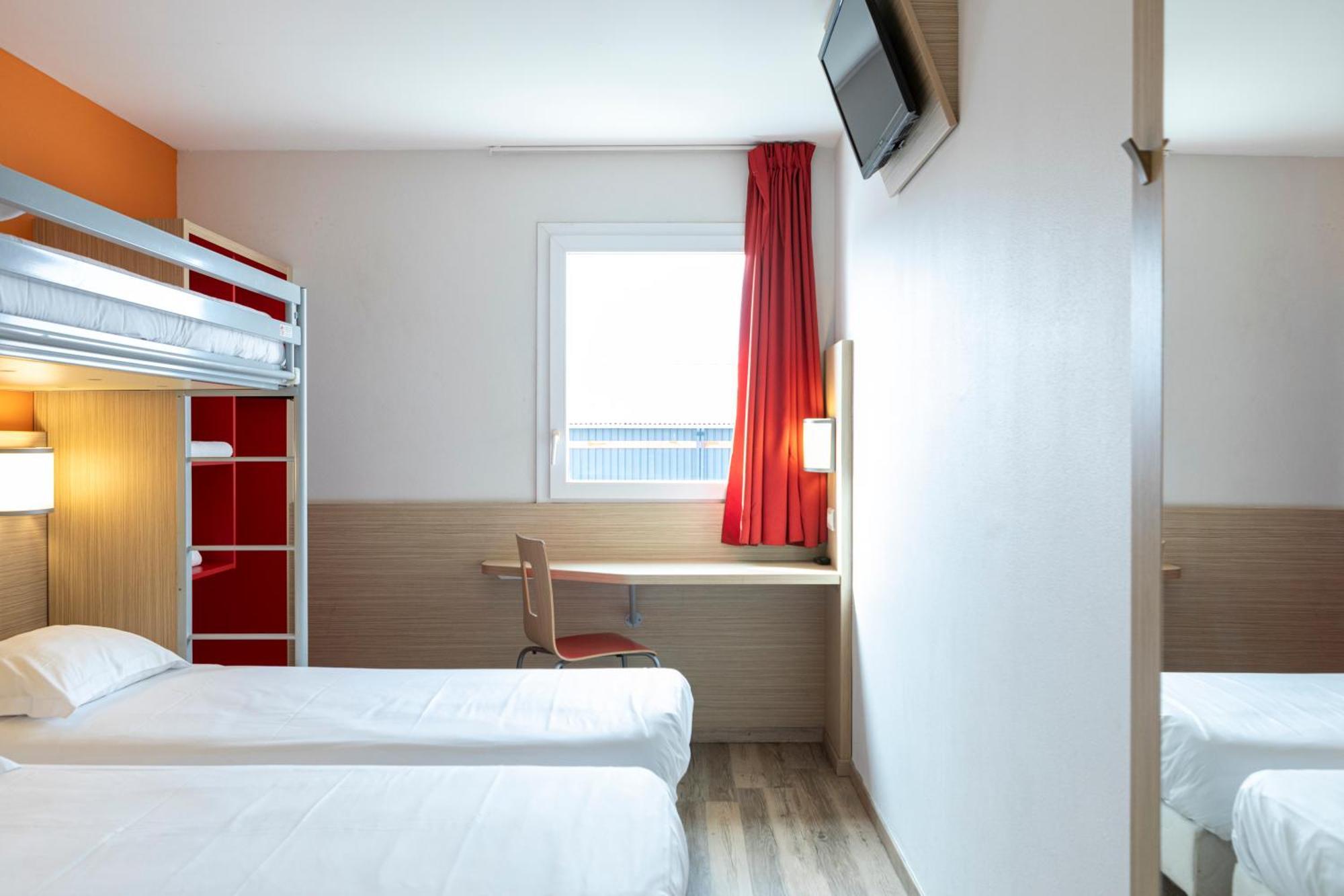 Triple Room 3 Single Beds