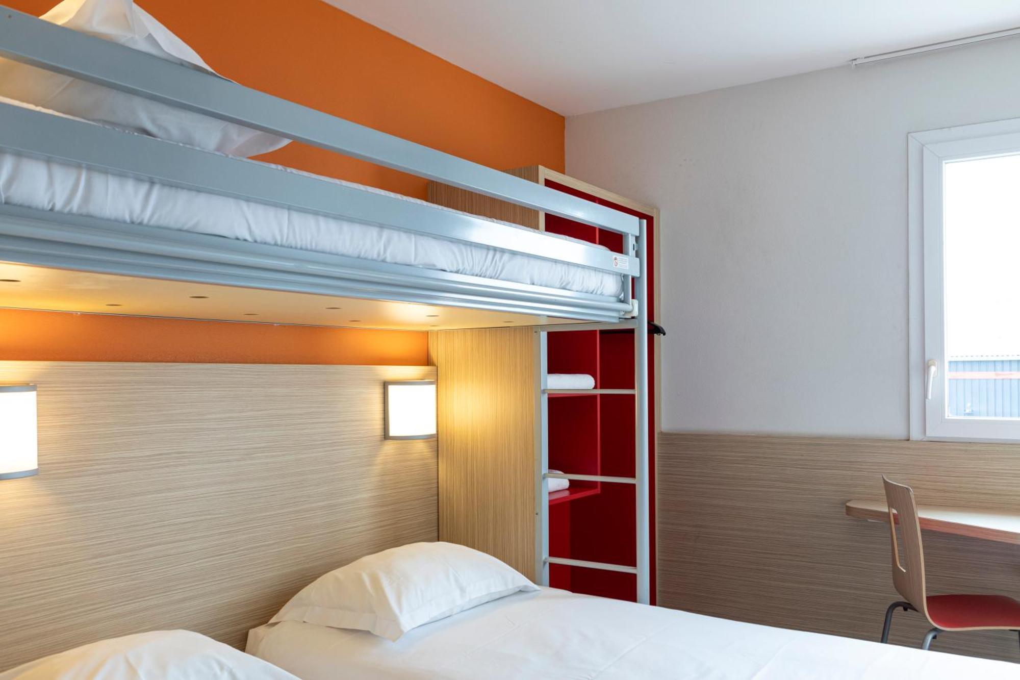 Triple Room 3 Single Beds