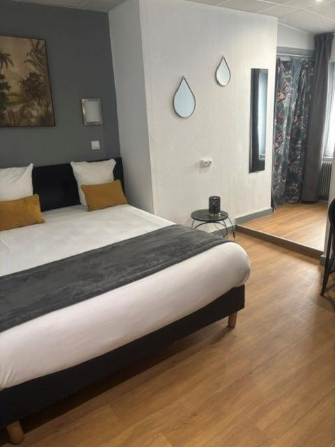 Double Room,1765844722:JPEG